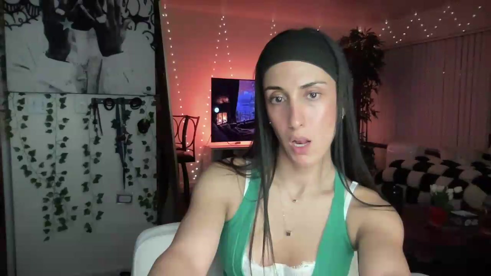 Gallery image thumbnail from LittlePersian's myfreecams stream on, 08/09/2026, 08:25 image 11 of 20