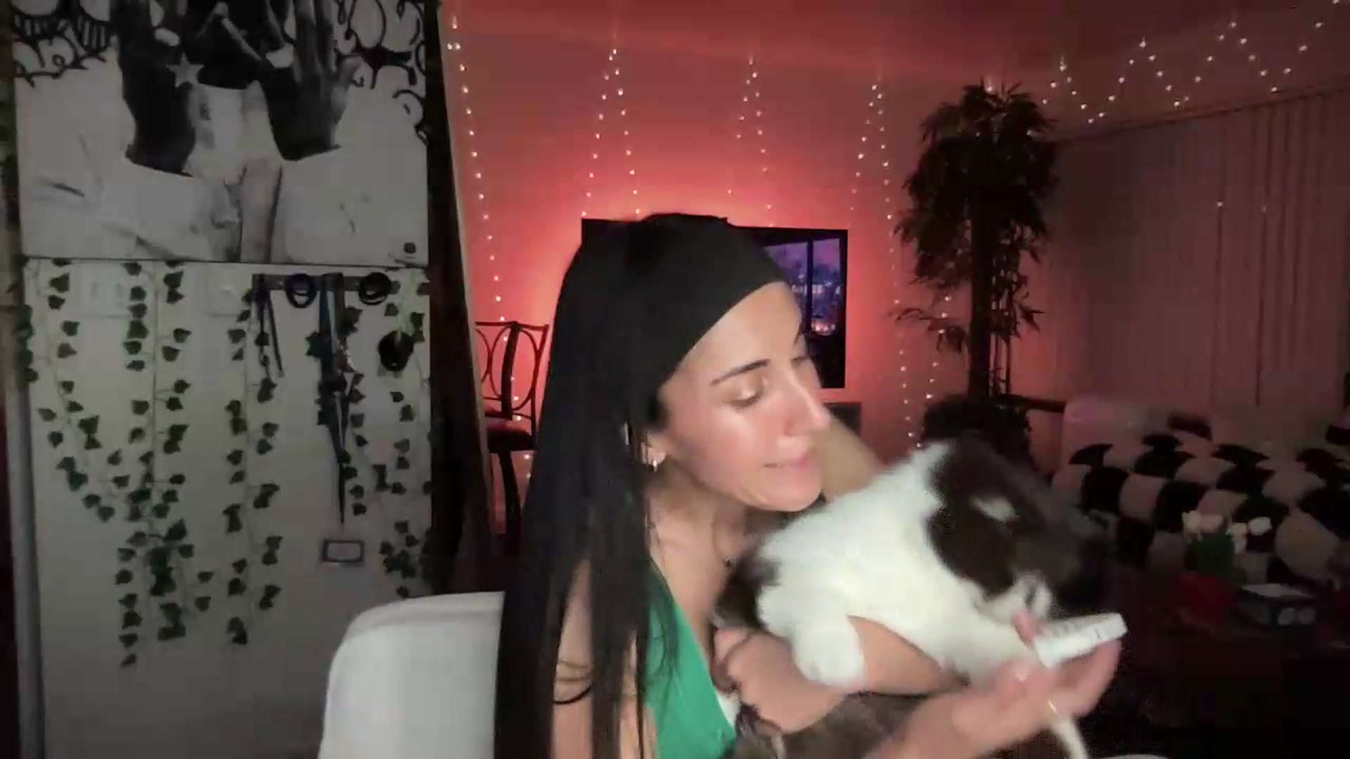 Gallery image thumbnail from LittlePersian's myfreecams stream on, 08/09/2026, 08:25 image 4 of 20