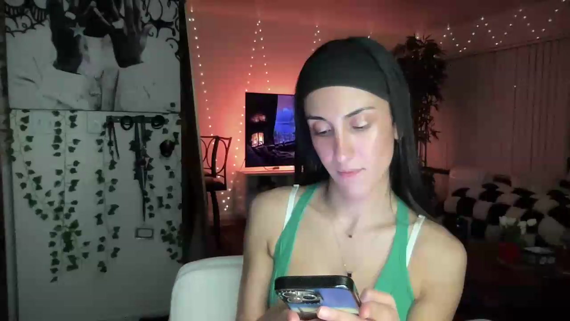 Gallery image thumbnail from LittlePersian's myfreecams stream on, 08/09/2026, 08:25 image 18 of 20