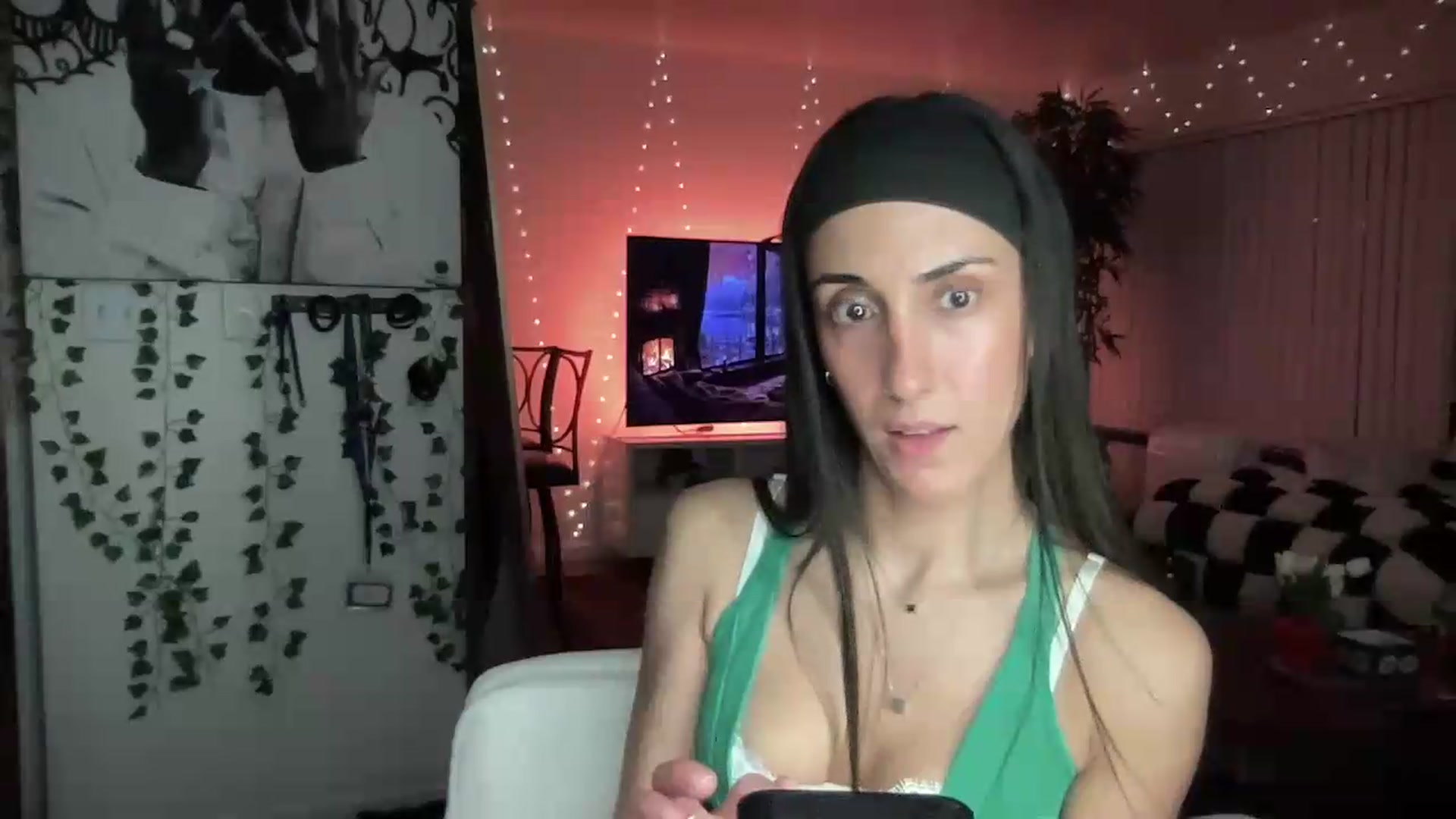 Gallery image thumbnail from LittlePersian's myfreecams stream on, 08/09/2026, 08:25 image 14 of 20
