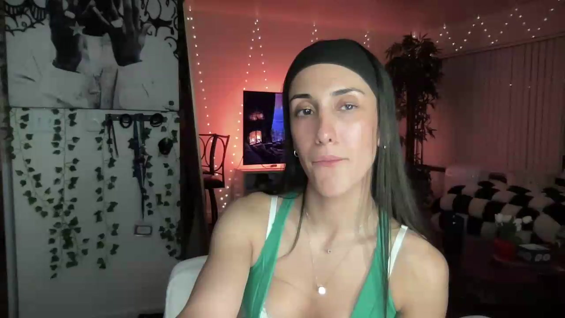 Gallery image thumbnail from LittlePersian's myfreecams stream on, 08/09/2026, 08:25 image 12 of 20