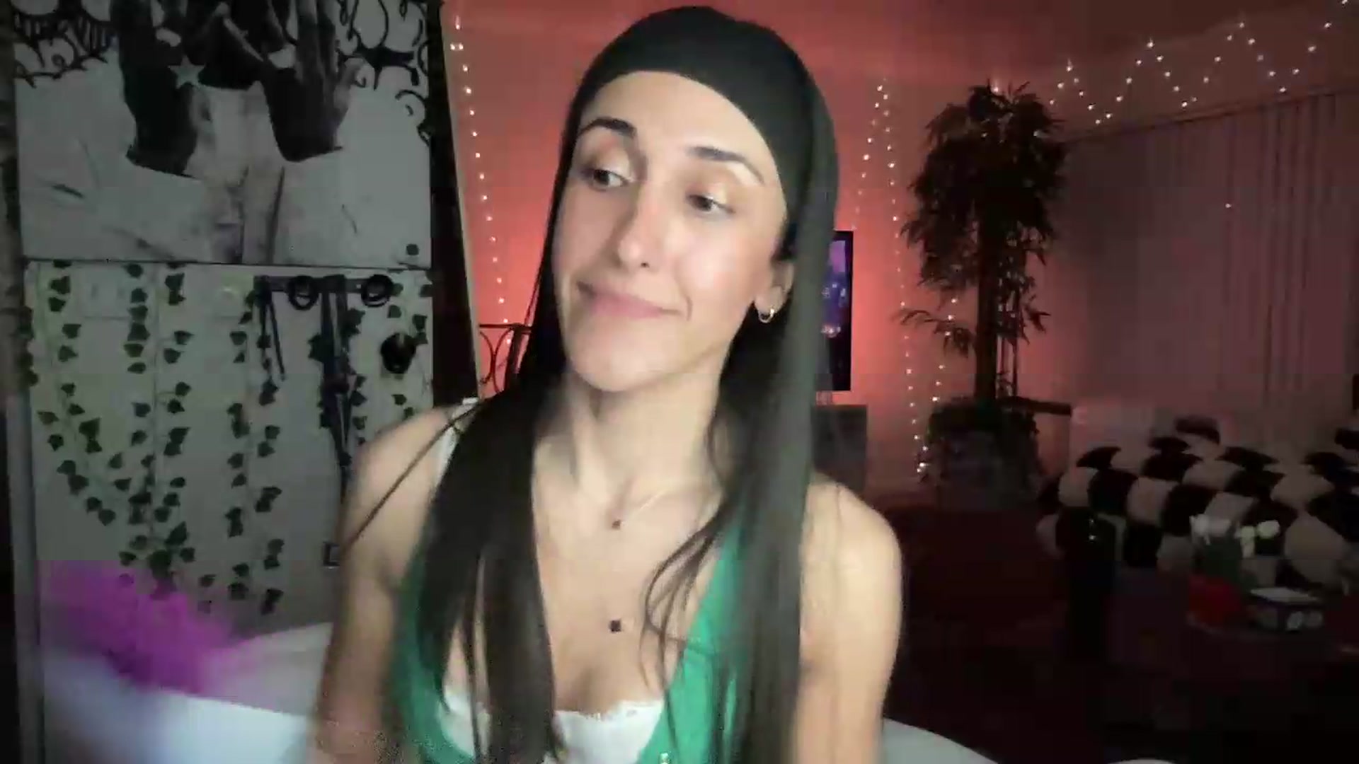 Gallery image thumbnail from LittlePersian's myfreecams stream on, 08/09/2026, 08:25 image 5 of 20