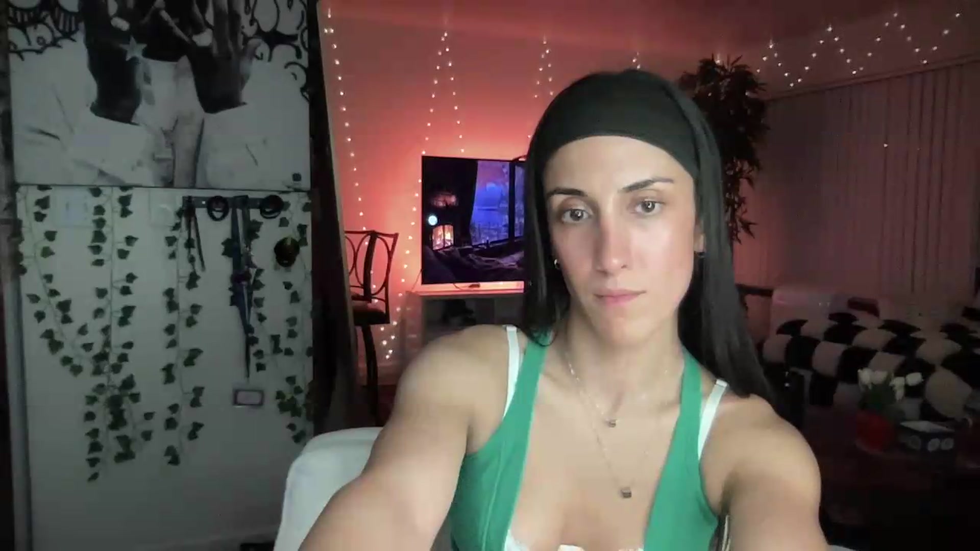 Gallery image thumbnail from LittlePersian's myfreecams stream on, 08/09/2026, 08:25 image 9 of 20