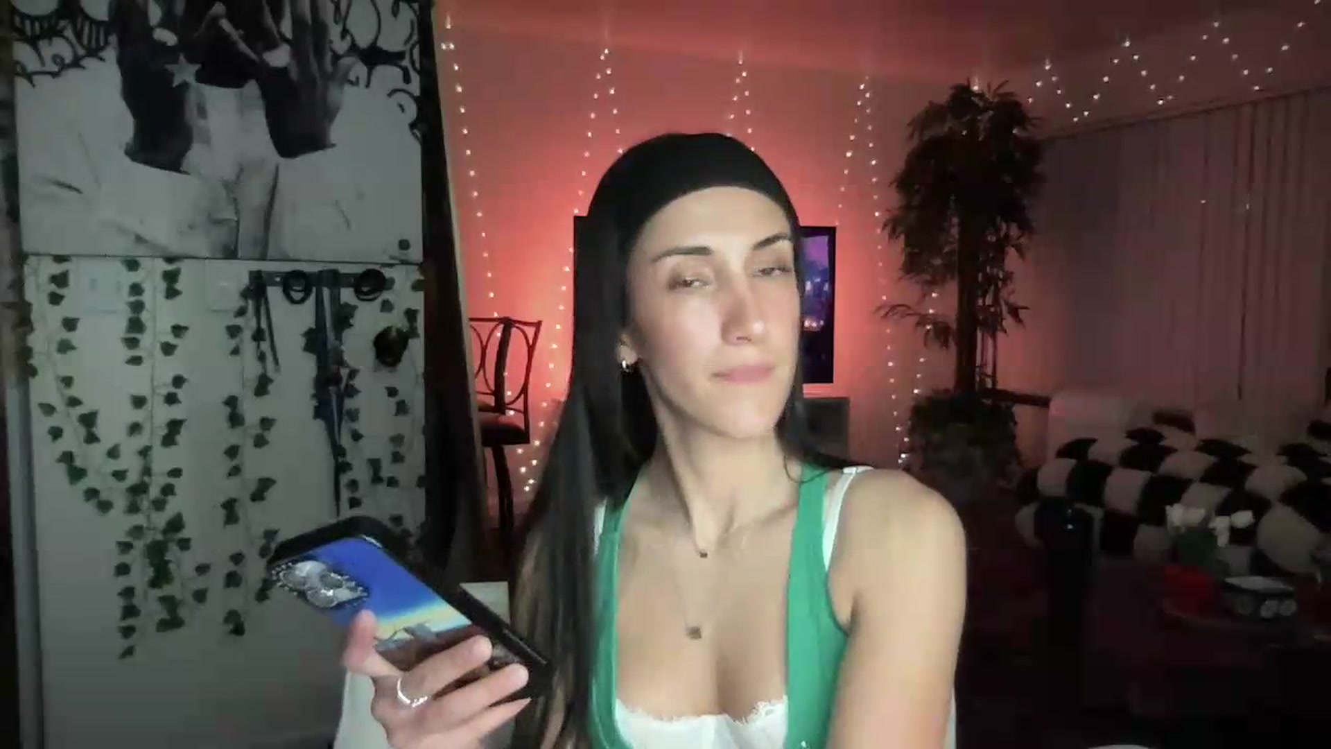 Gallery image thumbnail from LittlePersian's myfreecams stream on, 08/09/2026, 08:25 image 2 of 20