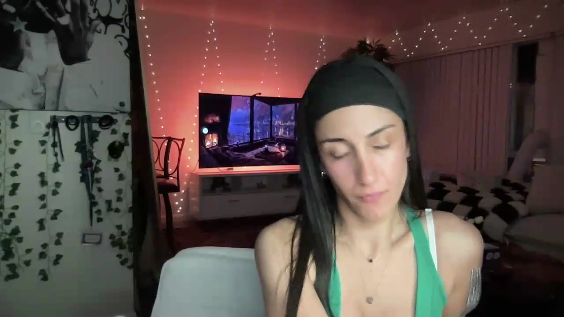 Gallery image thumbnail from LittlePersian's myfreecams stream on, 08/09/2026, 08:59 image 8 of 20