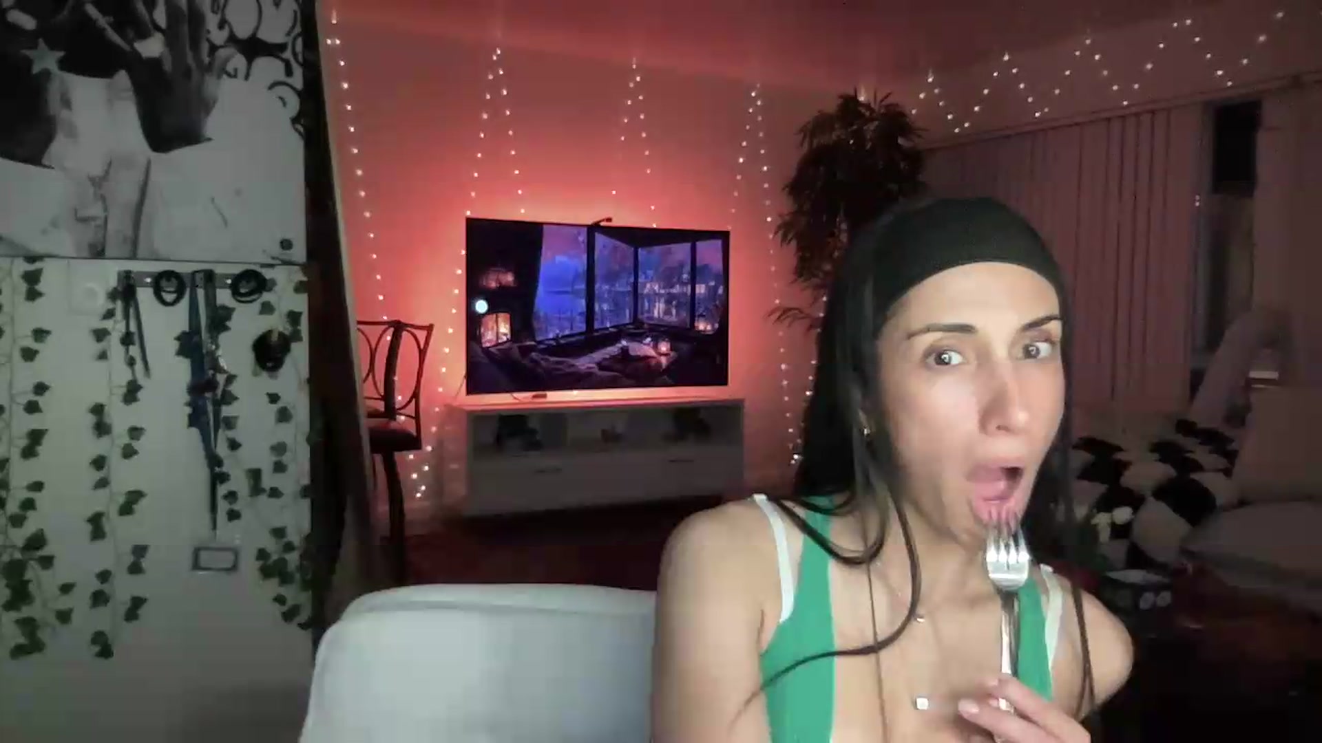Gallery image thumbnail from LittlePersian's myfreecams stream on, 08/09/2026, 08:59 image 11 of 20