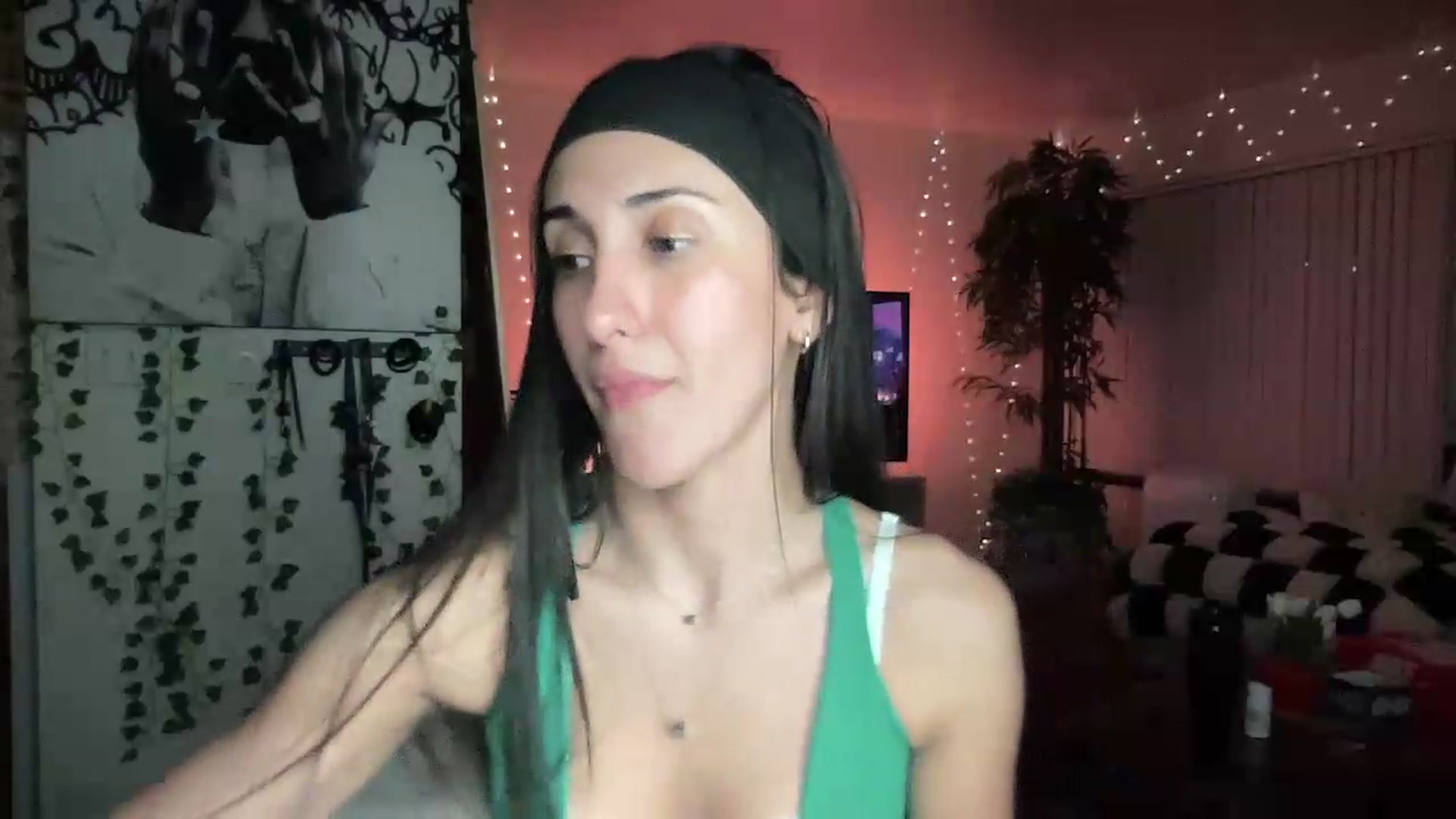 Gallery image thumbnail from LittlePersian's myfreecams stream on, 08/09/2026, 11:23 image 7 of 20