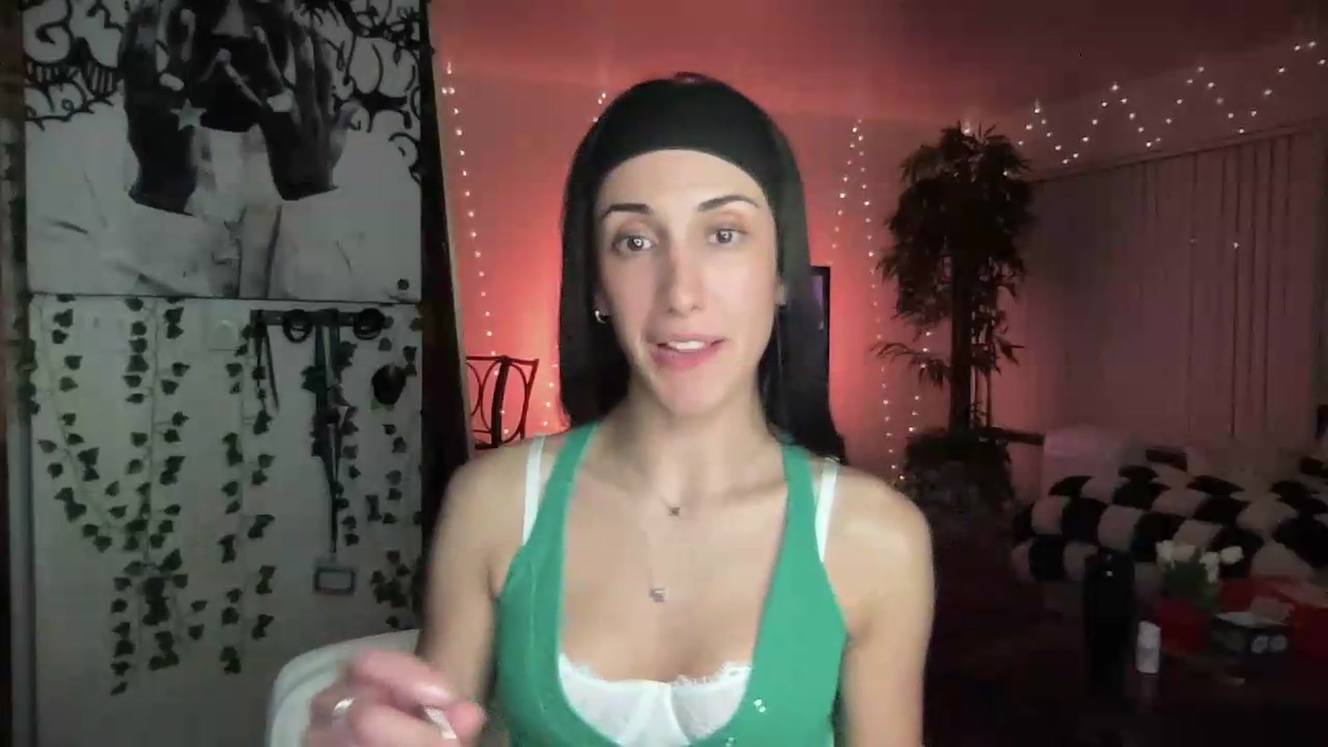 Gallery image thumbnail from LittlePersian's myfreecams stream on, 08/09/2026, 11:23 image 6 of 20