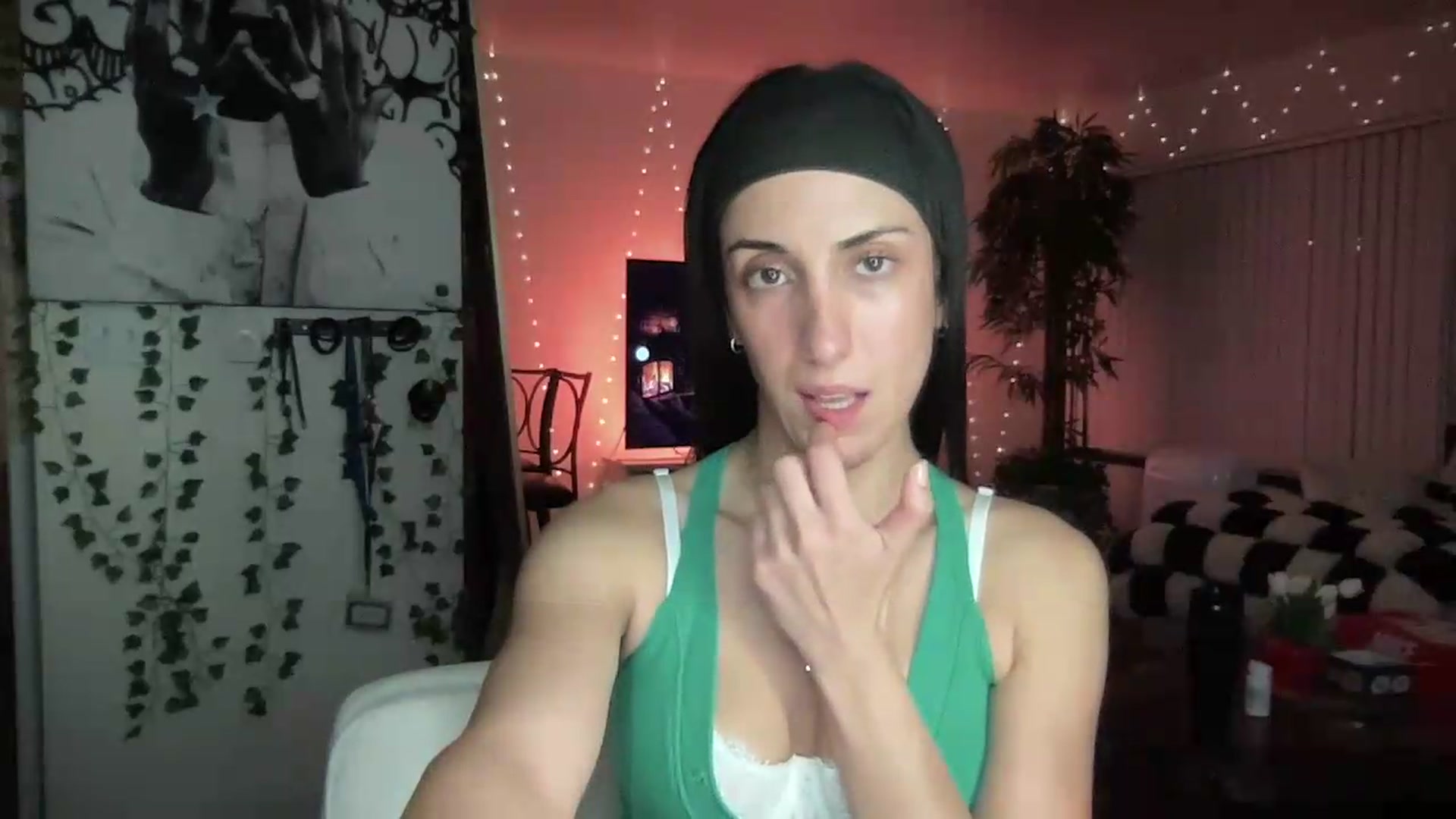 Gallery image thumbnail from LittlePersian's myfreecams stream on, 08/09/2026, 11:23 image 13 of 20