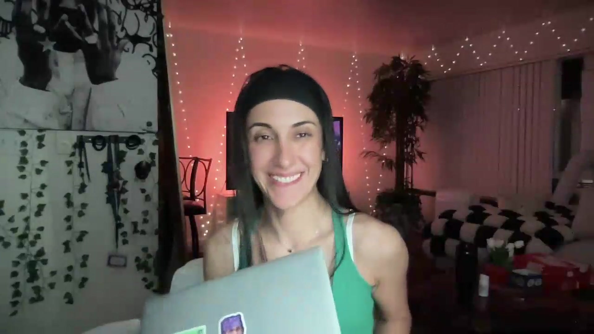 Gallery image thumbnail from LittlePersian's myfreecams stream on, 08/09/2026, 11:23 image 2 of 20