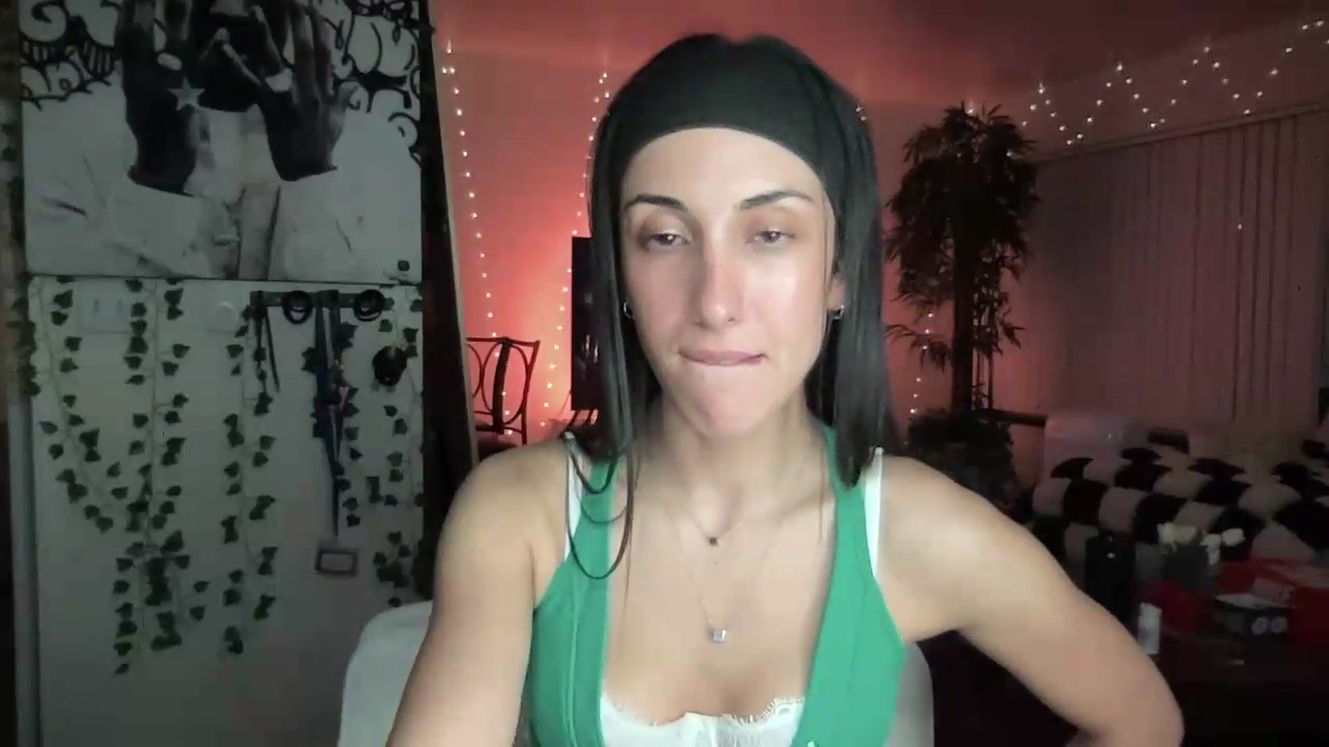 Gallery image thumbnail from LittlePersian's myfreecams stream on, 08/09/2026, 11:23 image 11 of 20