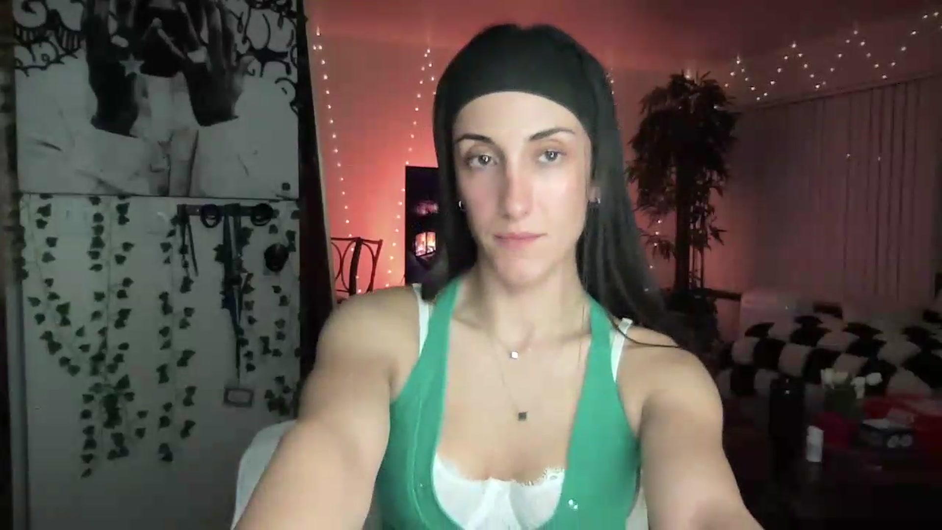 Gallery image thumbnail from LittlePersian's myfreecams stream on, 08/09/2026, 11:23 image 14 of 20
