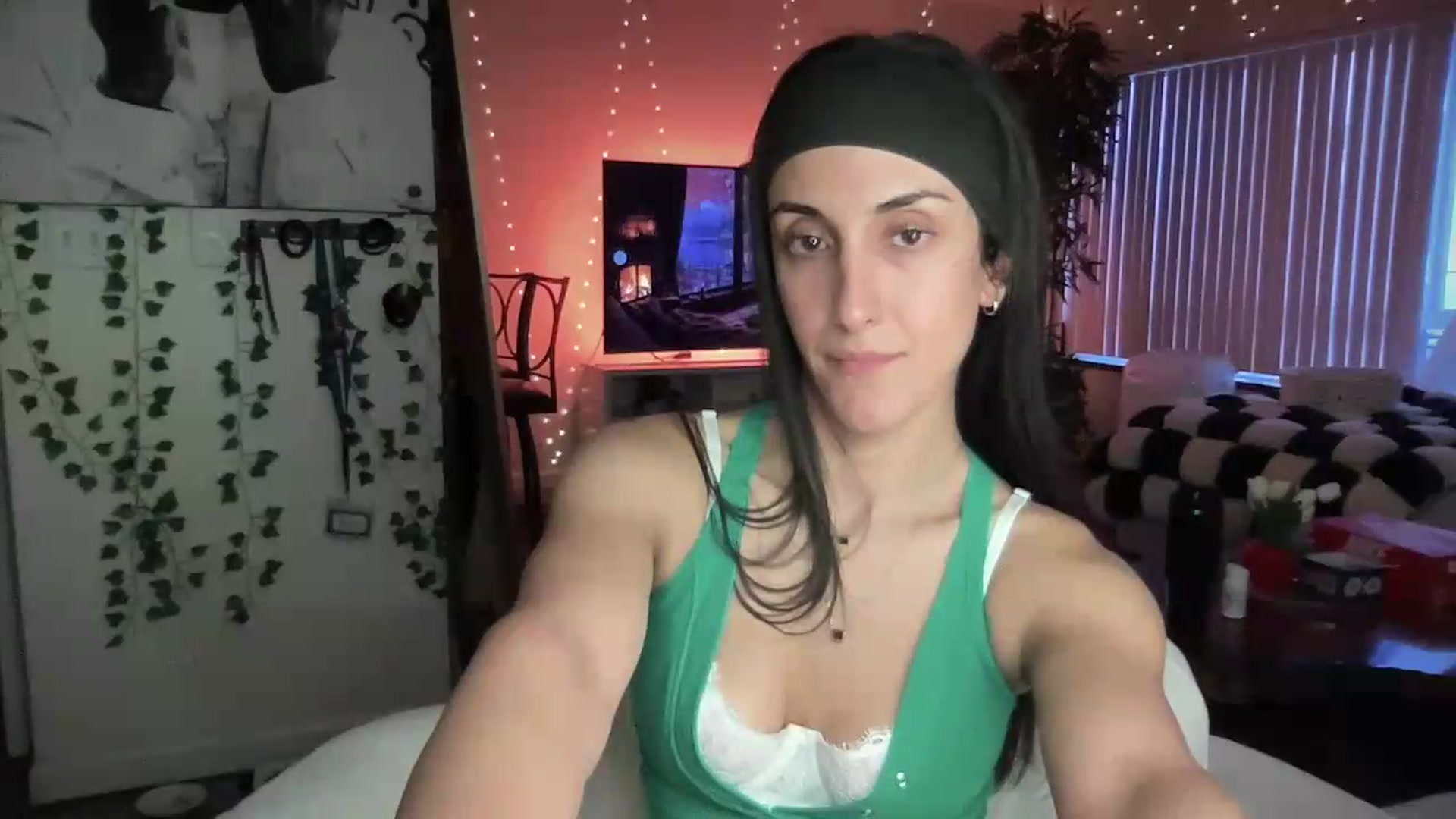 Gallery image thumbnail from LittlePersian's myfreecams stream on, 08/09/2026, 12:53 image 18 of 20