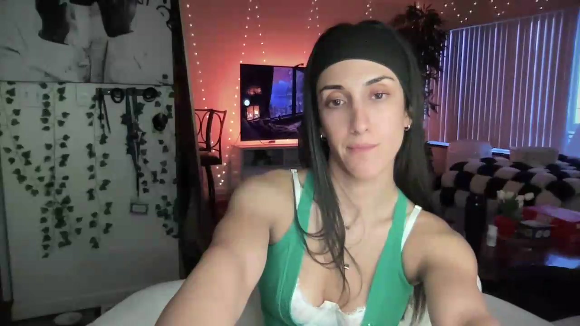 Gallery image thumbnail from LittlePersian's myfreecams stream on, 08/09/2026, 12:53 image 19 of 20