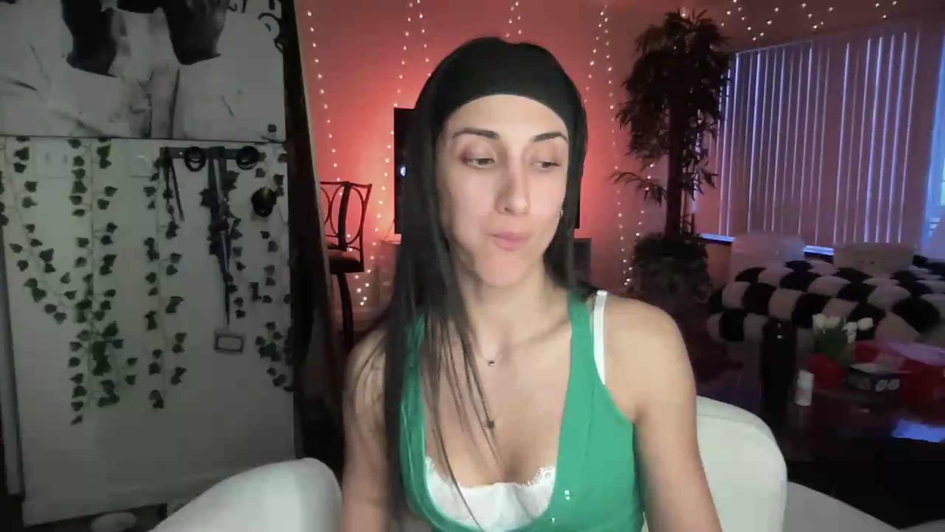 Gallery image thumbnail from LittlePersian's myfreecams stream on, 08/09/2026, 12:53 image 12 of 20