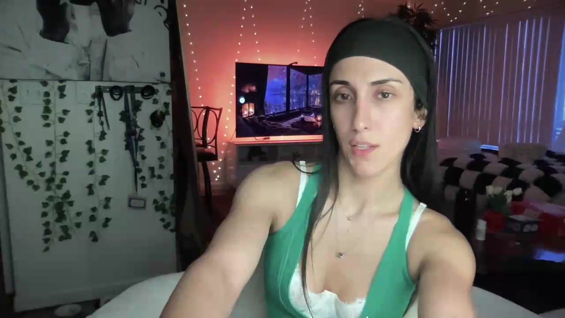 Gallery image thumbnail from LittlePersian's myfreecams stream on, 08/09/2026, 12:53 image 8 of 20