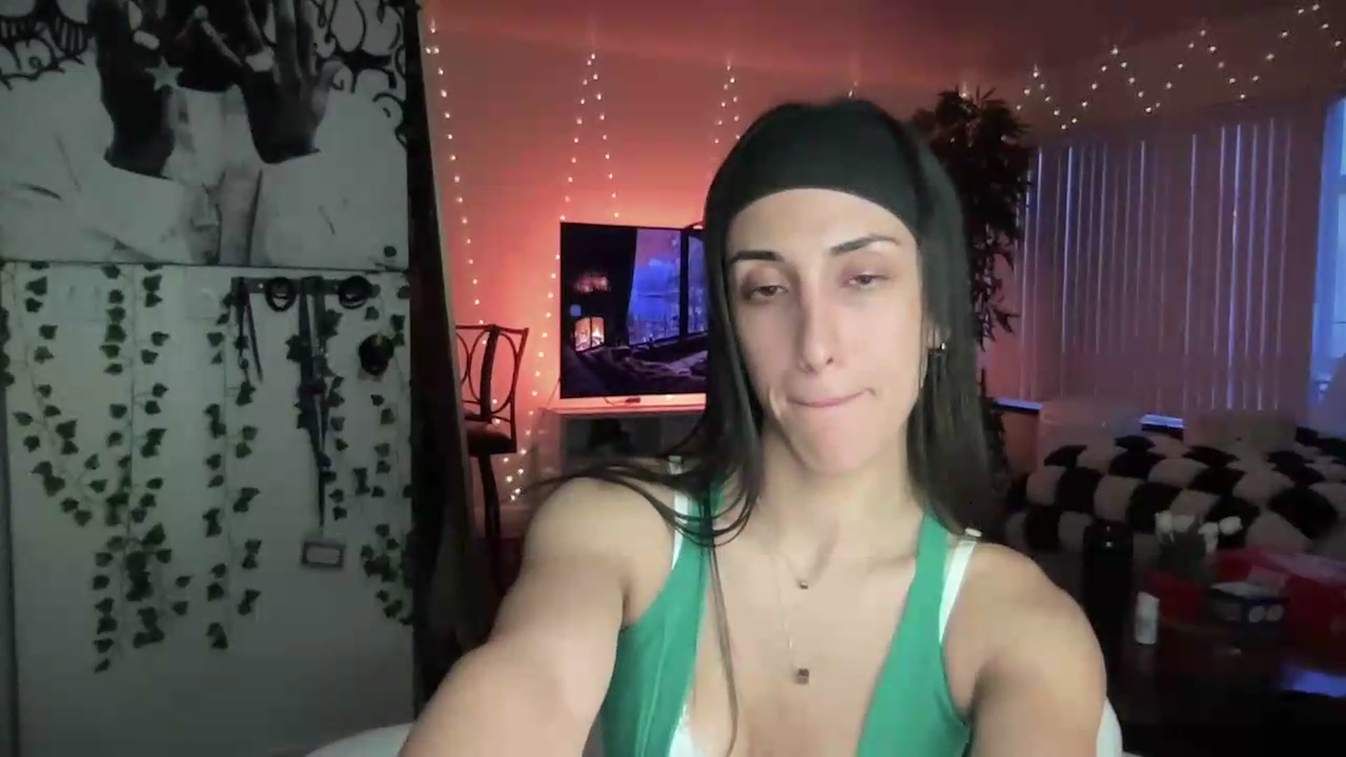 Gallery image thumbnail from LittlePersian's myfreecams stream on, 08/09/2026, 12:53 image 2 of 20