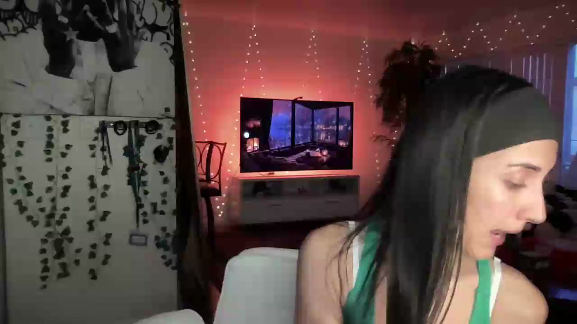 Gallery image thumbnail from LittlePersian's myfreecams stream on, 08/09/2026, 12:53 image 4 of 20