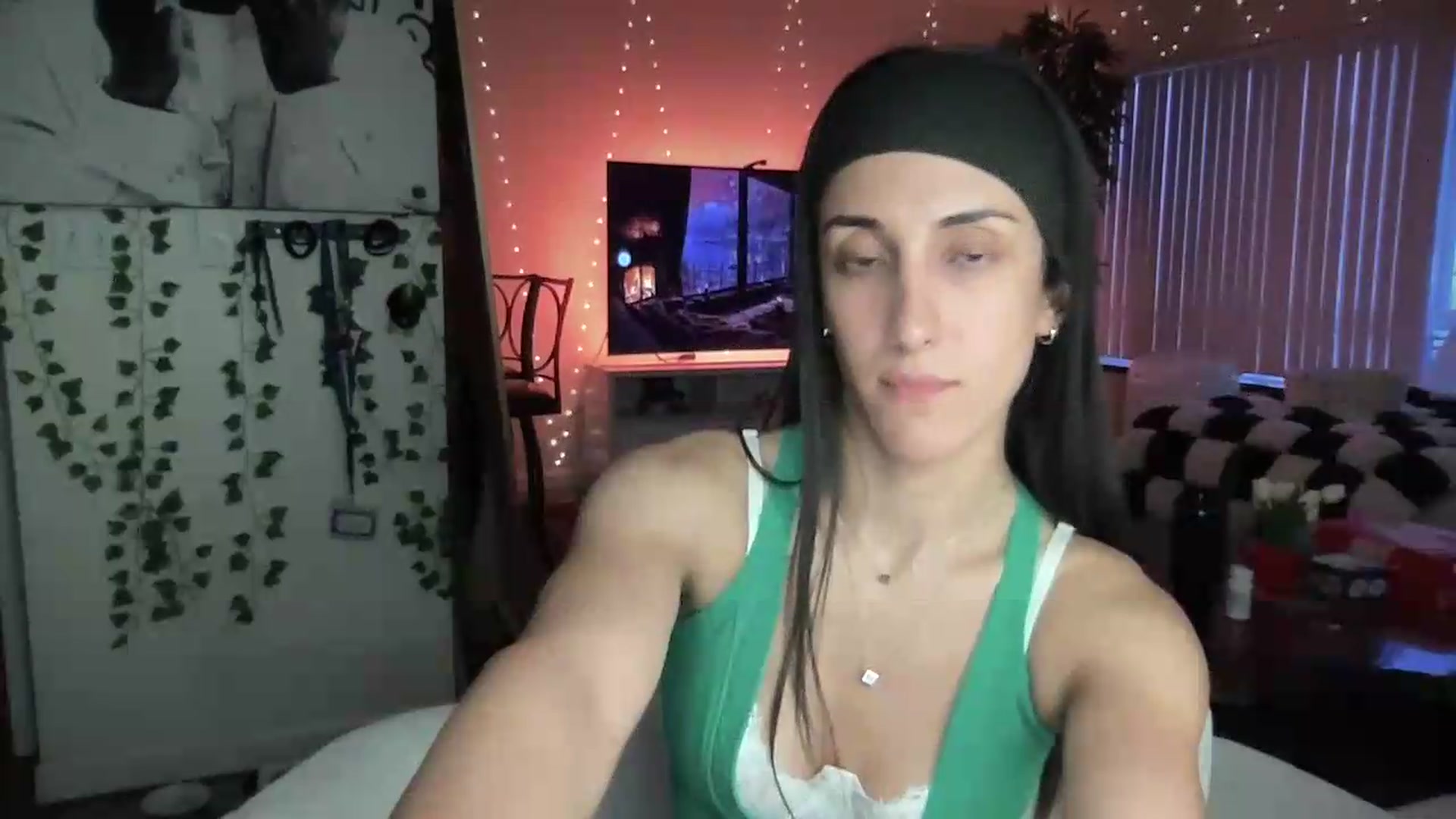 Gallery image thumbnail from LittlePersian's myfreecams stream on, 08/09/2026, 12:53 image 9 of 20
