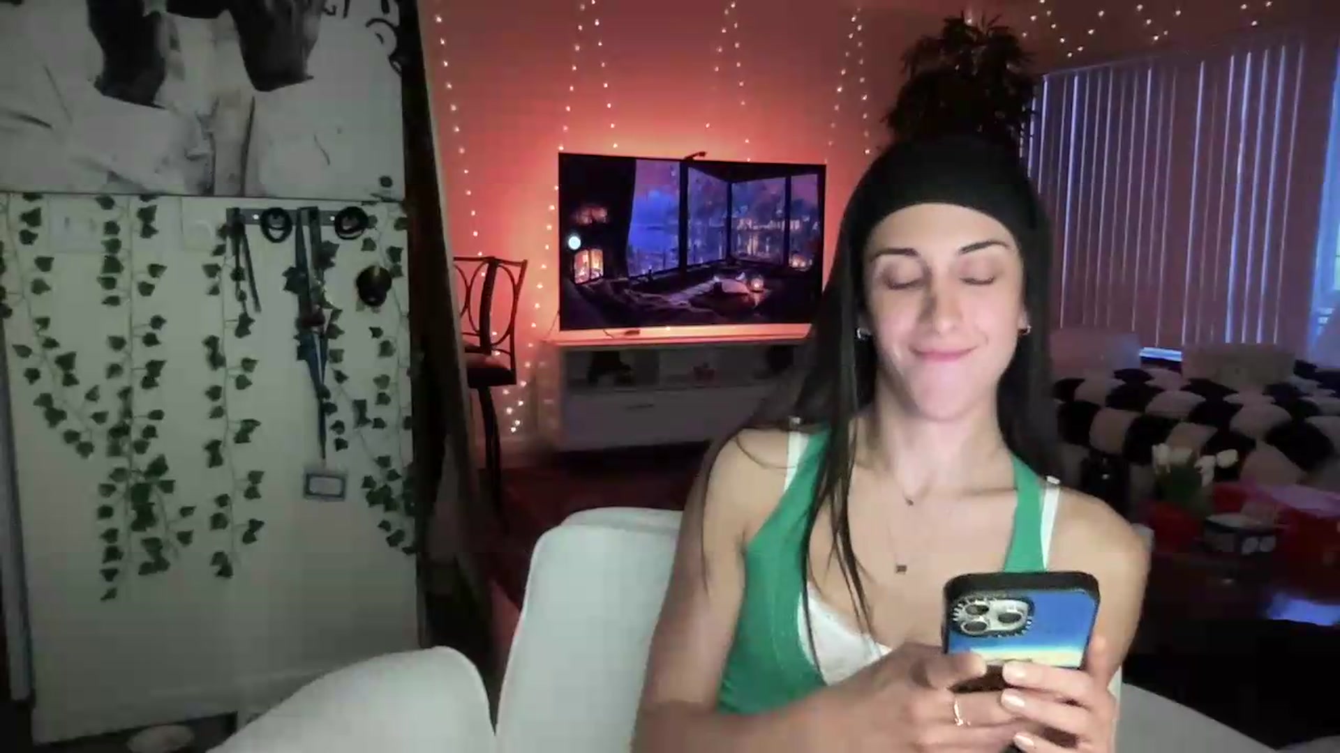 Gallery image thumbnail from LittlePersian's myfreecams stream on, 08/09/2026, 12:53 image 11 of 20