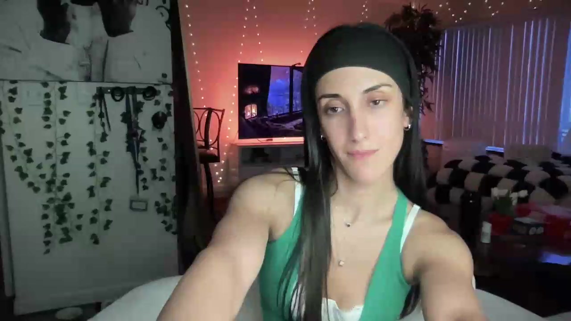 Gallery image thumbnail from LittlePersian's myfreecams stream on, 08/09/2026, 12:53 image 6 of 20
