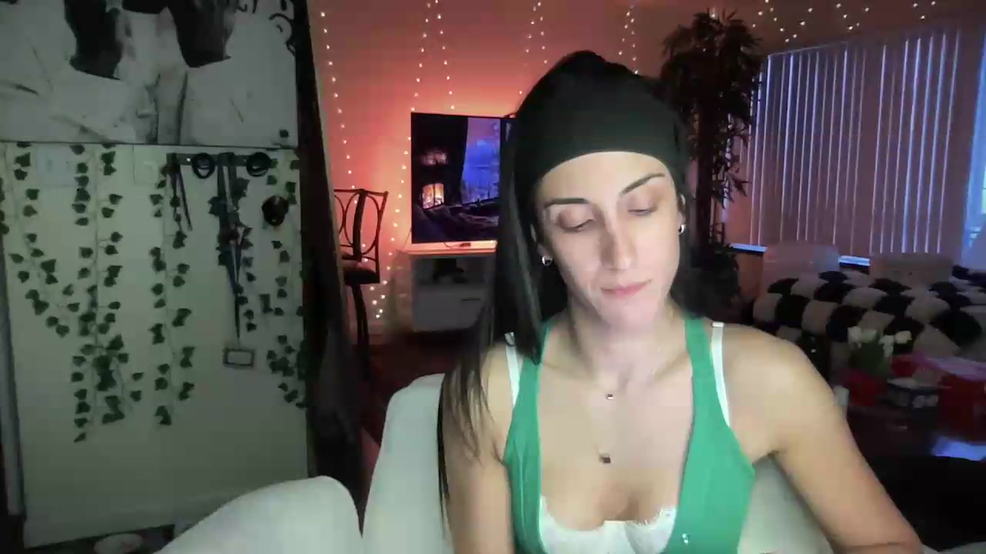 Gallery image thumbnail from LittlePersian's myfreecams stream on, 08/09/2026, 12:53 image 13 of 20