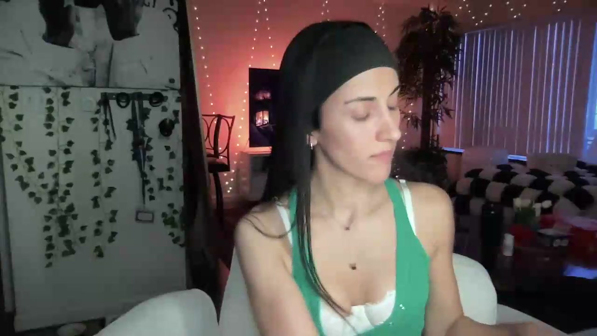 Gallery image thumbnail from LittlePersian's myfreecams stream on, 08/09/2026, 12:53 image 10 of 20