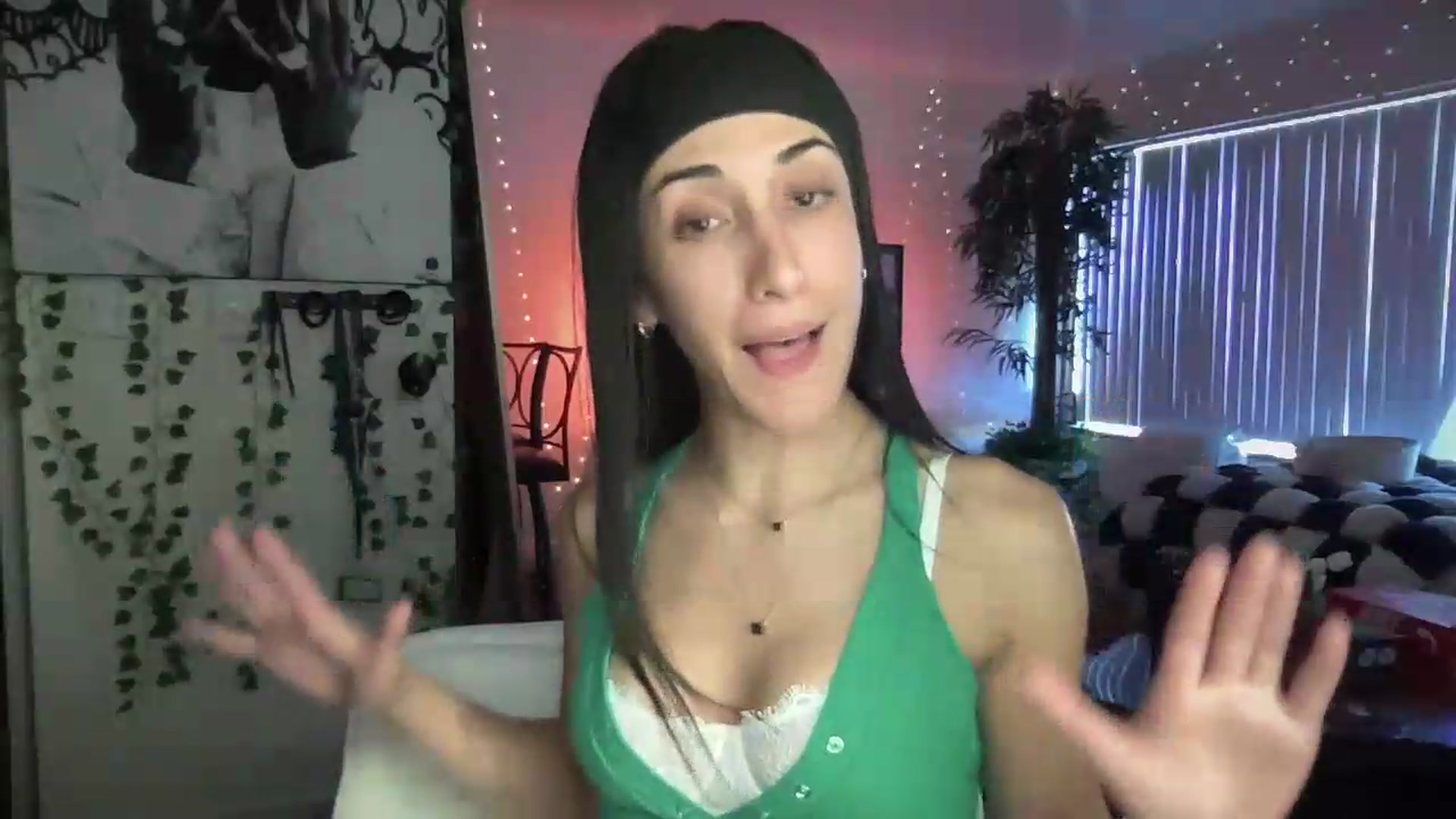 Gallery image thumbnail from LittlePersian's myfreecams stream on, 08/09/2026, 14:48 image 13 of 20