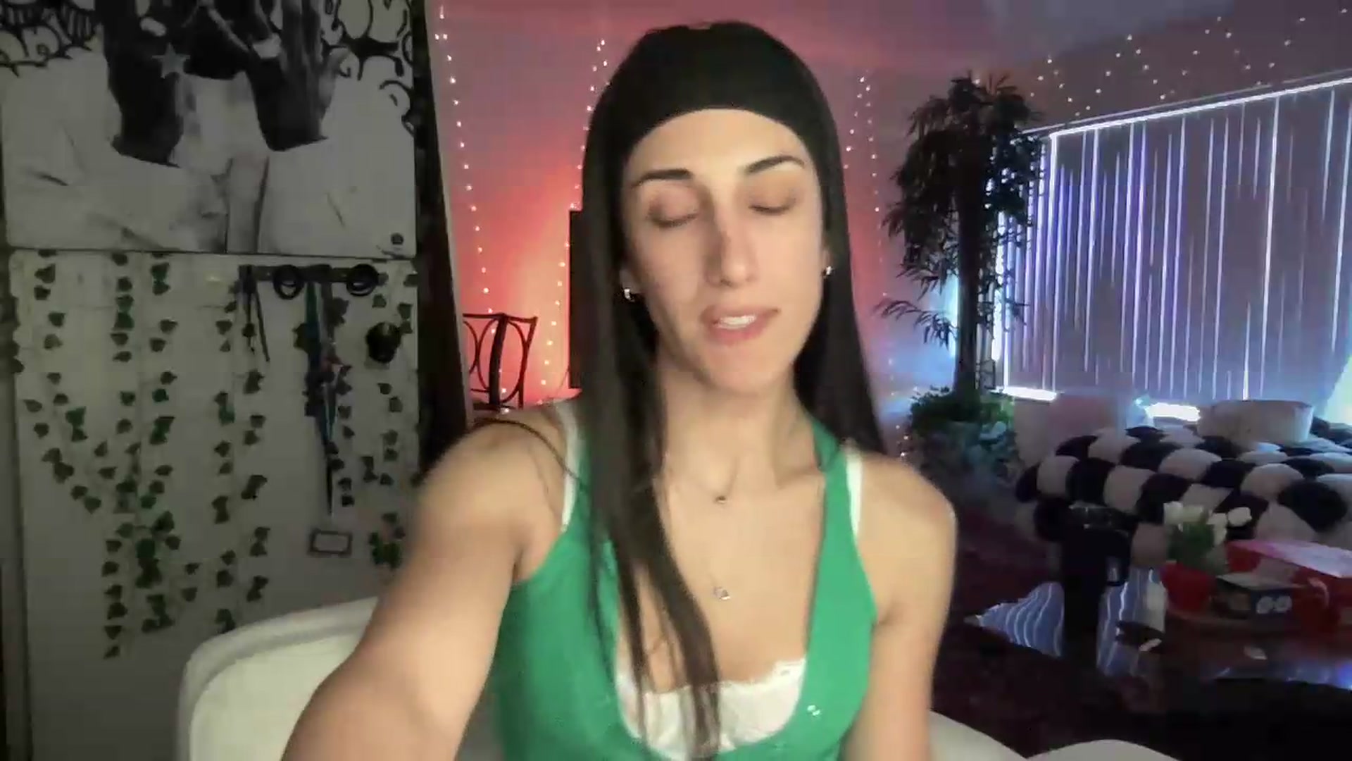 Gallery image thumbnail from LittlePersian's myfreecams stream on, 08/09/2026, 14:48 image 7 of 20