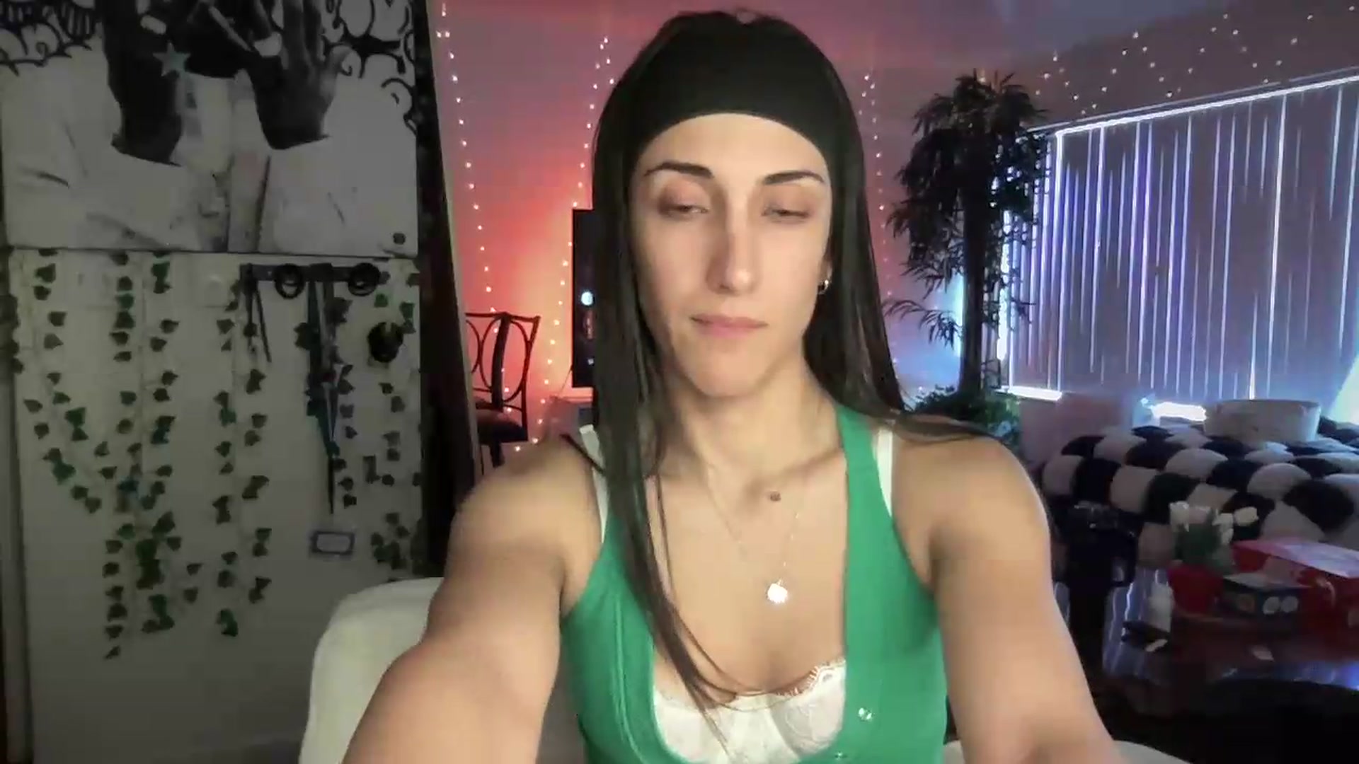 Gallery image thumbnail from LittlePersian's myfreecams stream on, 08/09/2026, 14:48 image 9 of 20
