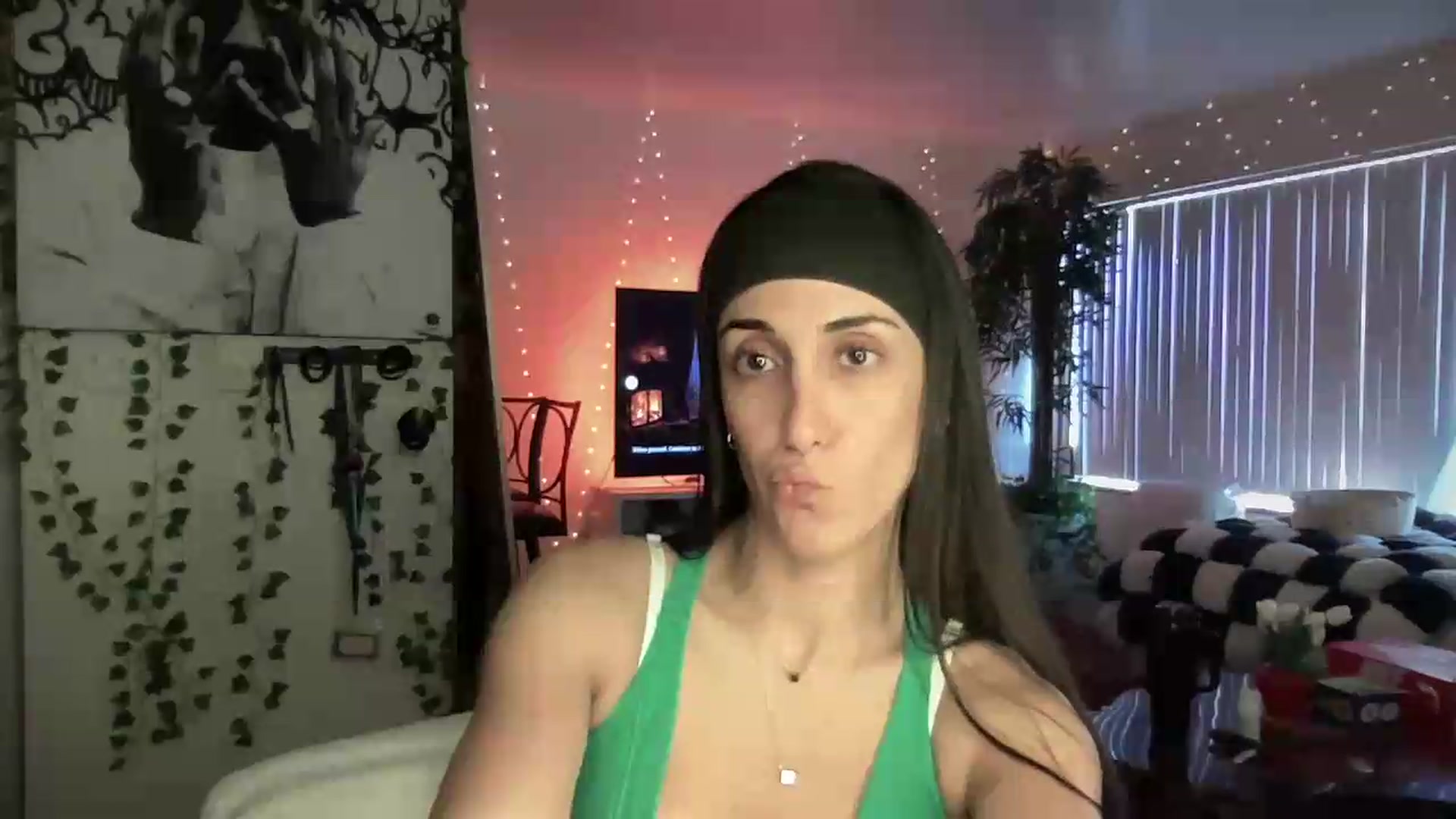 Gallery image thumbnail from LittlePersian's myfreecams stream on, 08/09/2026, 14:48 image 2 of 20