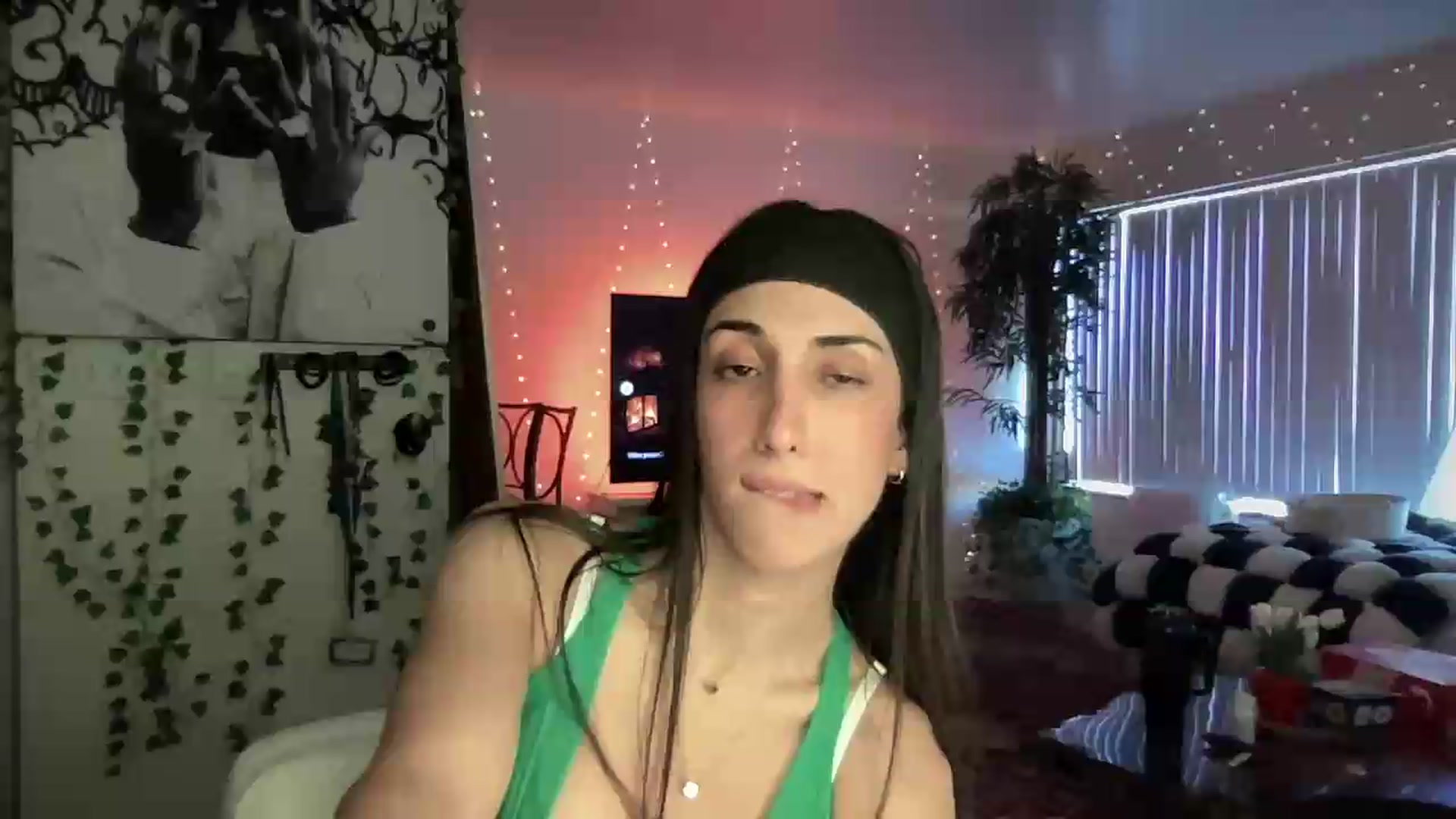 Gallery image thumbnail from LittlePersian's myfreecams stream on, 08/09/2026, 14:48 image 18 of 20
