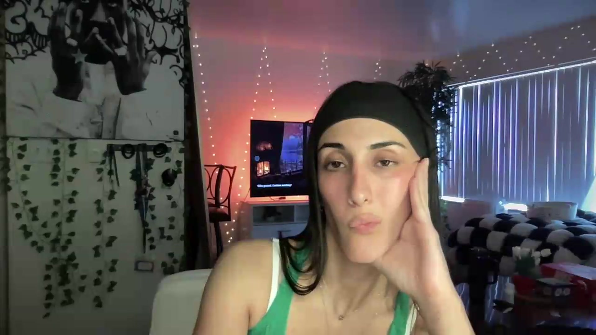 Gallery image thumbnail from LittlePersian's myfreecams stream on, 08/09/2026, 15:05 image 9 of 20