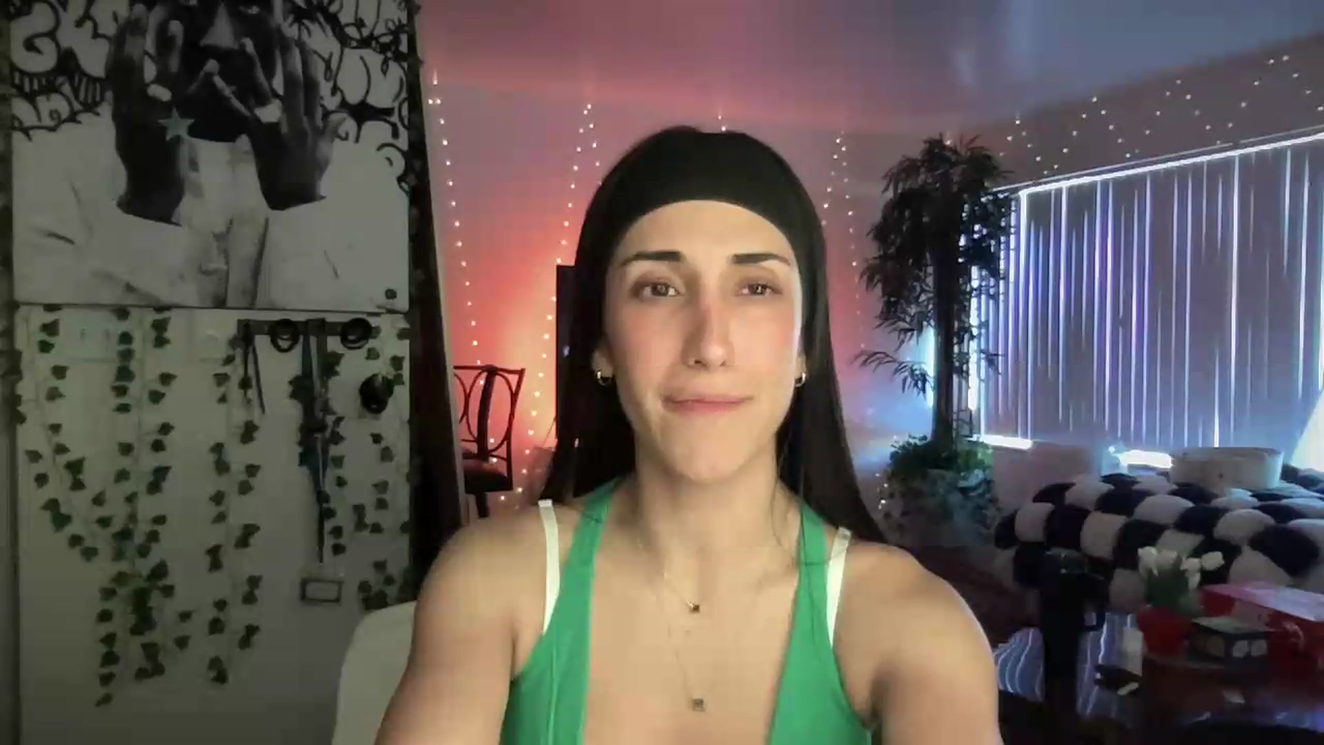Gallery image thumbnail from LittlePersian's myfreecams stream on, 08/09/2026, 15:05 image 6 of 20