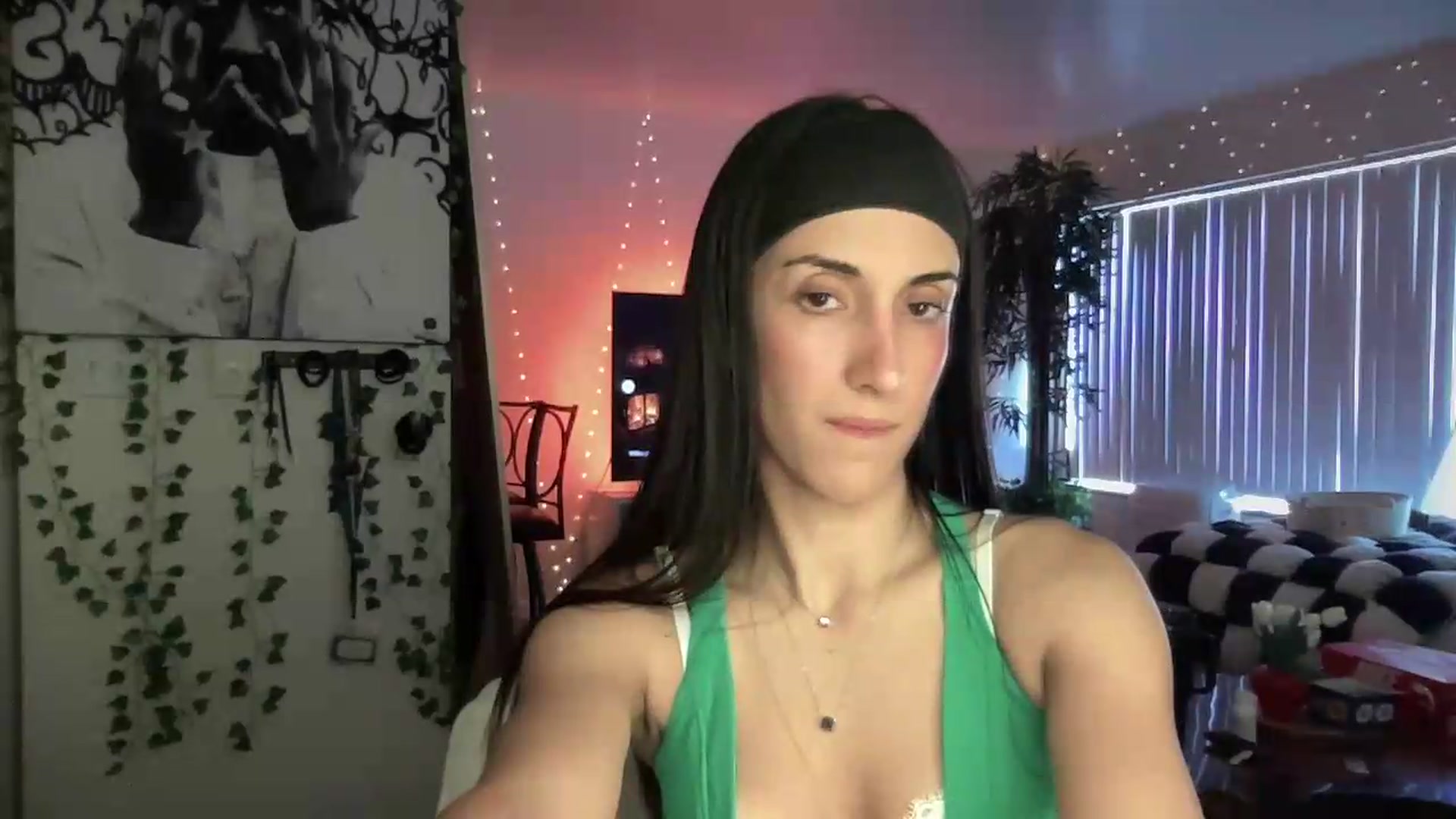 Gallery image thumbnail from LittlePersian's myfreecams stream on, 08/09/2026, 15:05 image 14 of 20