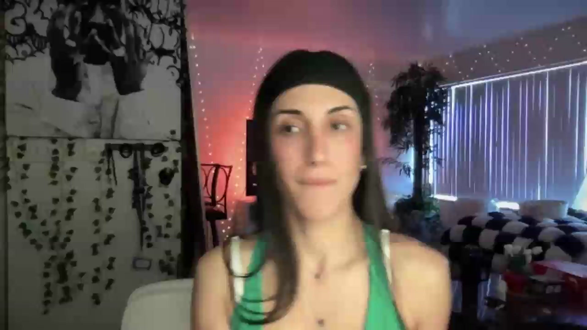 Gallery image thumbnail from LittlePersian's myfreecams stream on, 08/09/2026, 15:05 image 1 of 20