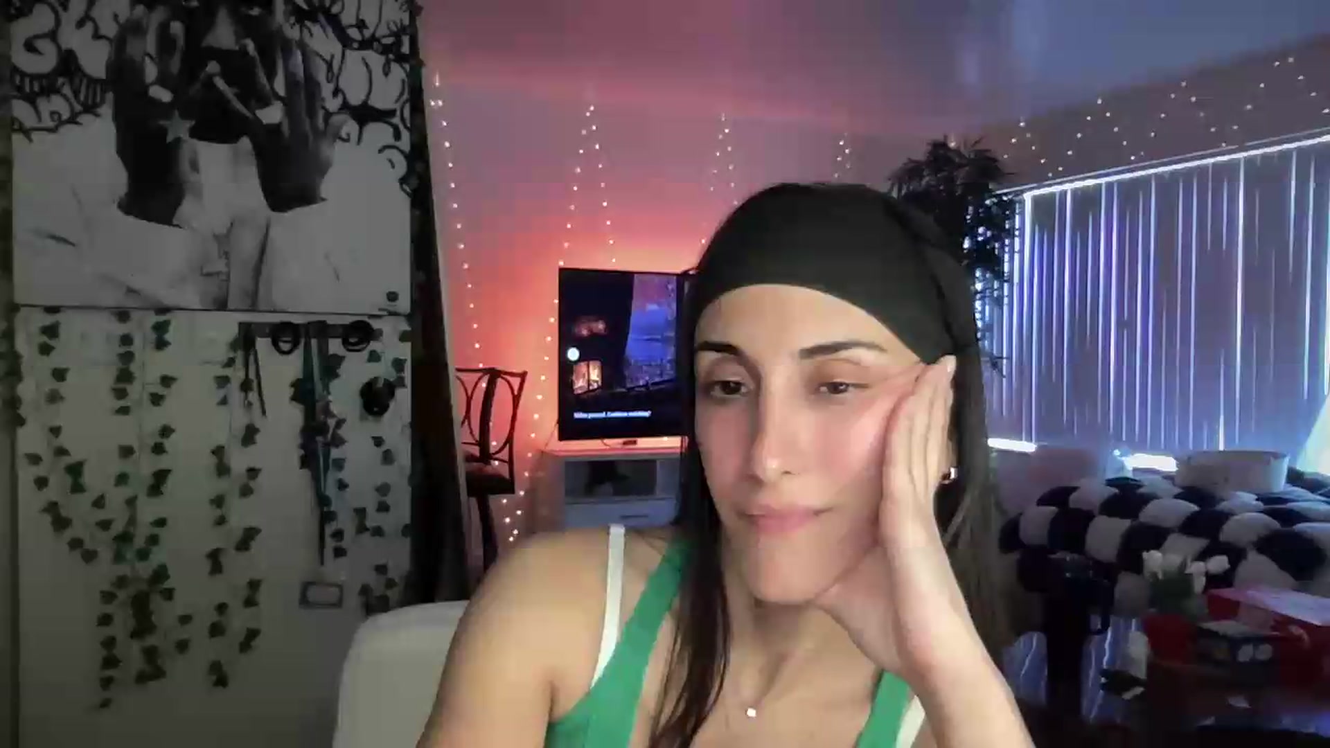 Gallery image thumbnail from LittlePersian's myfreecams stream on, 08/09/2026, 15:05 image 5 of 20