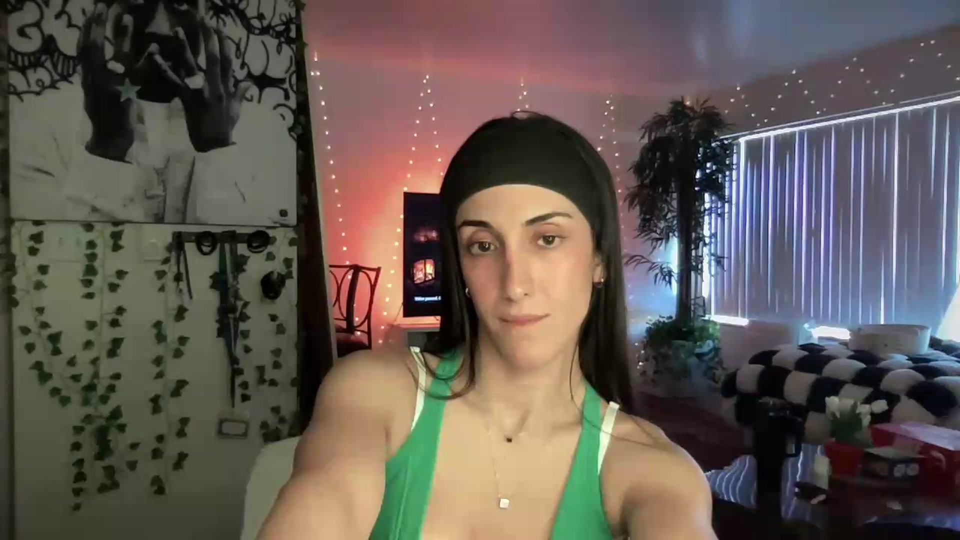 Gallery image thumbnail from LittlePersian's myfreecams stream on, 08/09/2026, 15:05 image 10 of 20