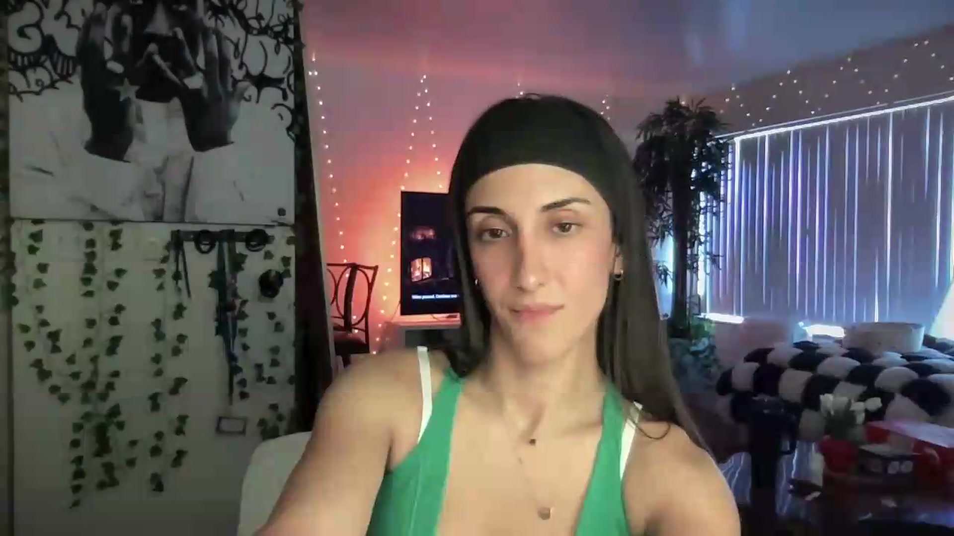 Gallery image thumbnail from LittlePersian's myfreecams stream on, 08/09/2026, 15:05 image 7 of 20