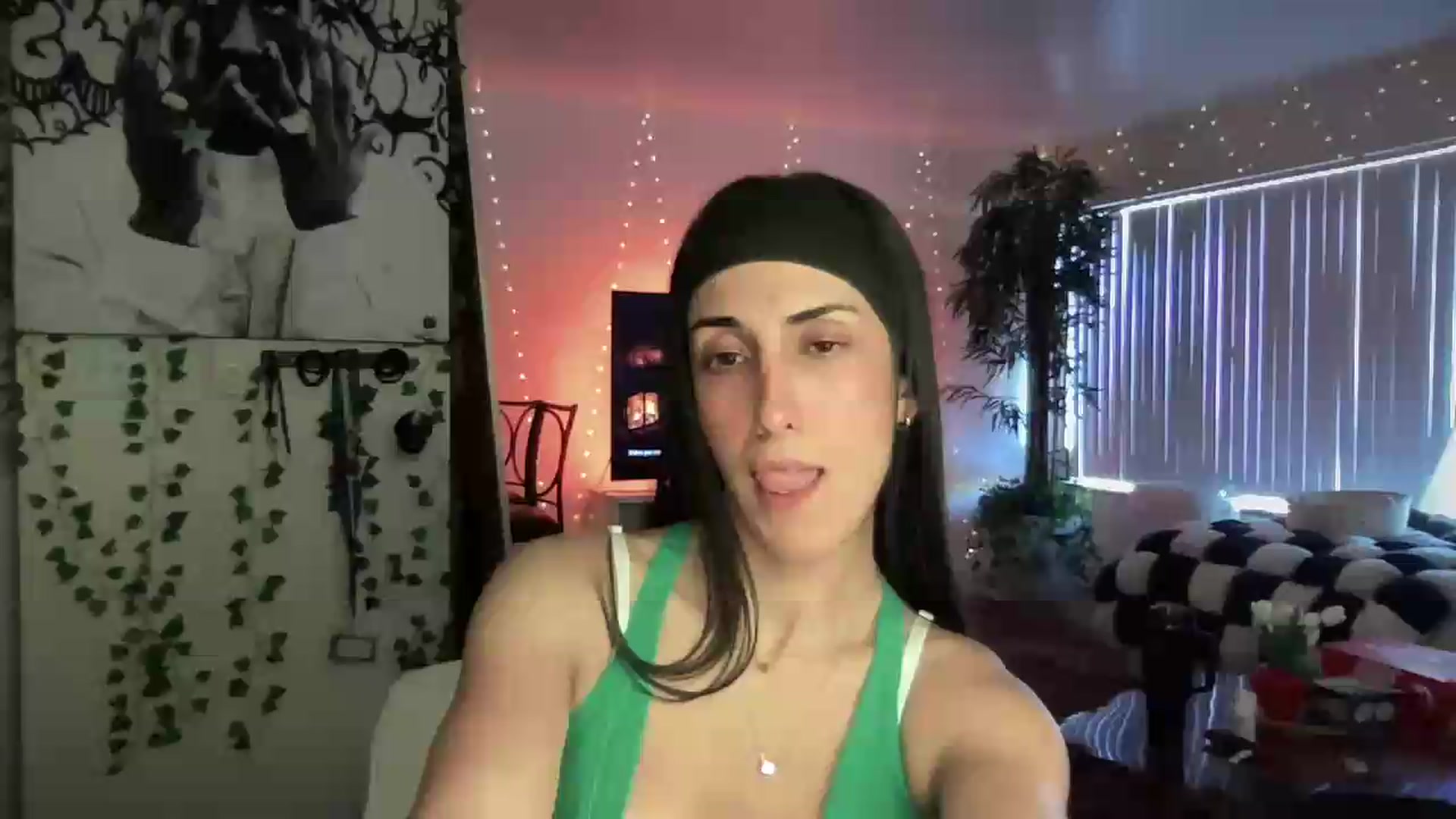 Gallery image thumbnail from LittlePersian's myfreecams stream on, 08/09/2026, 15:05 image 4 of 20