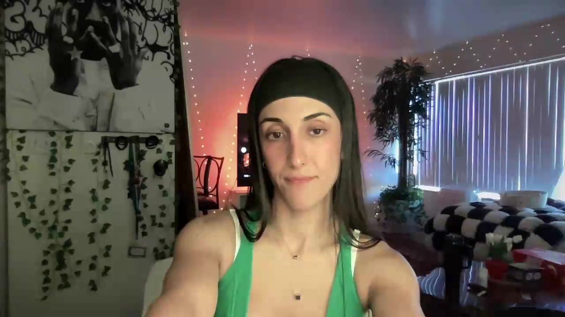 Gallery image thumbnail from LittlePersian's myfreecams stream on, 08/09/2026, 15:05 image 8 of 20