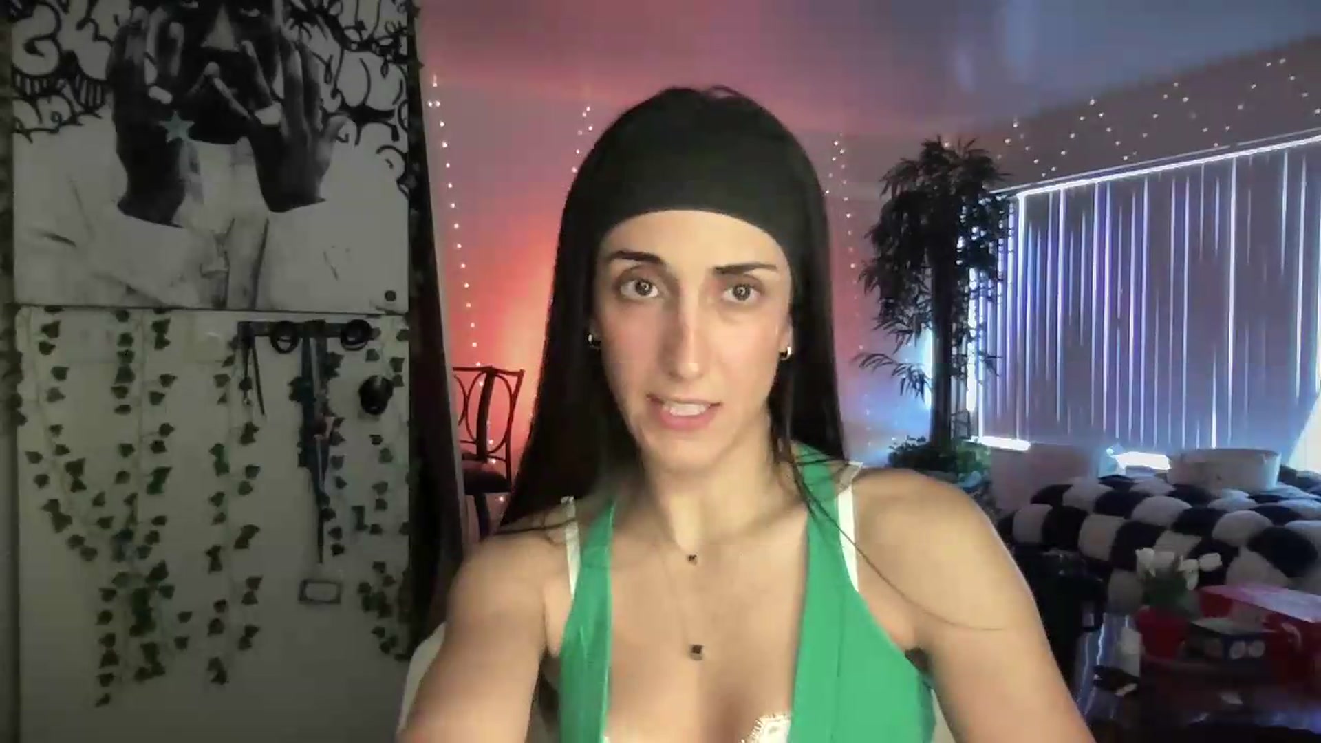 Gallery image thumbnail from LittlePersian's myfreecams stream on, 08/09/2026, 15:05 image 13 of 20