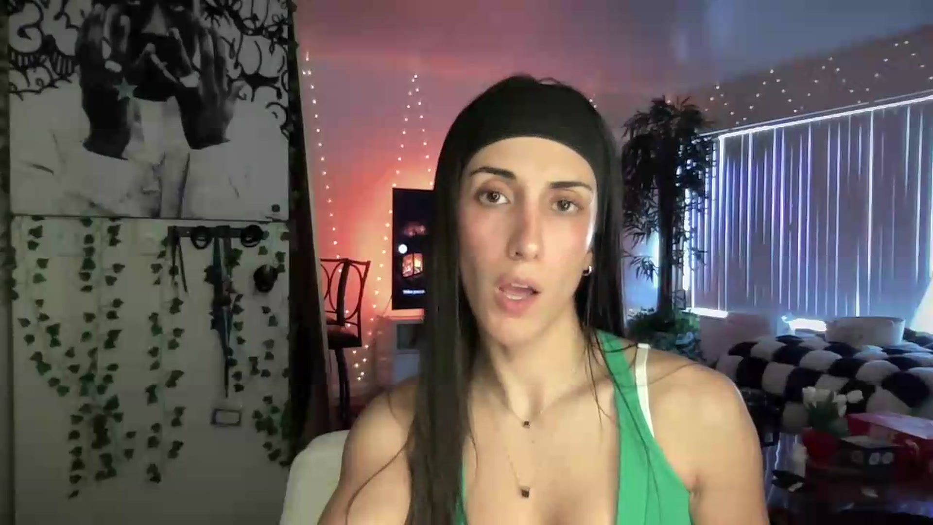 Gallery image thumbnail from LittlePersian's myfreecams stream on, 08/09/2026, 15:05 image 17 of 20