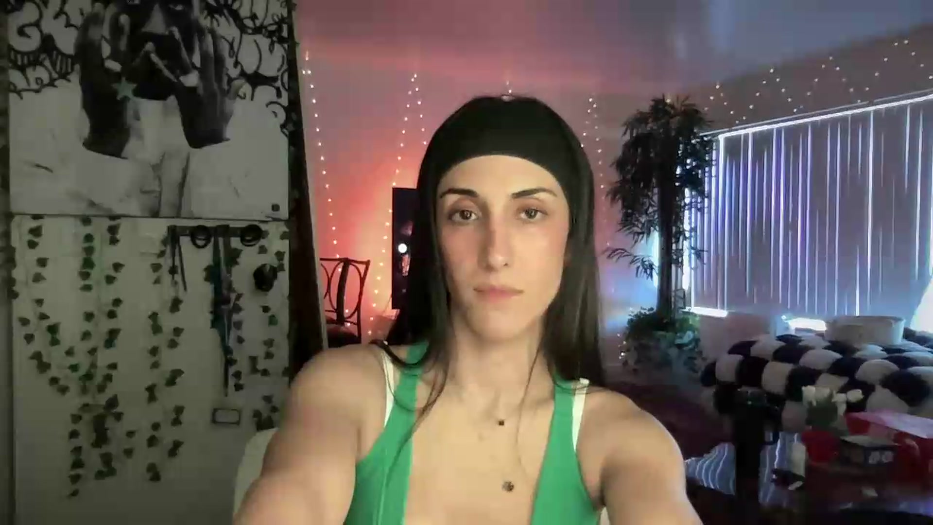 Gallery image thumbnail from LittlePersian's myfreecams stream on, 08/09/2026, 15:05 image 11 of 20