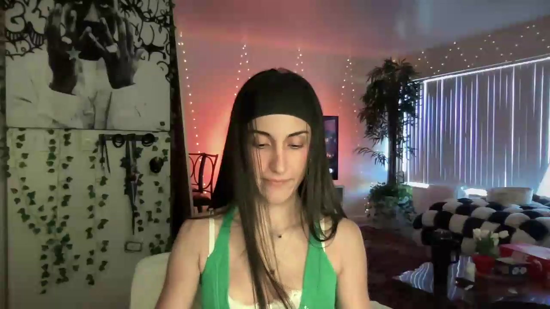 Gallery image thumbnail from LittlePersian's myfreecams stream on, 08/09/2026, 15:05 image 12 of 20