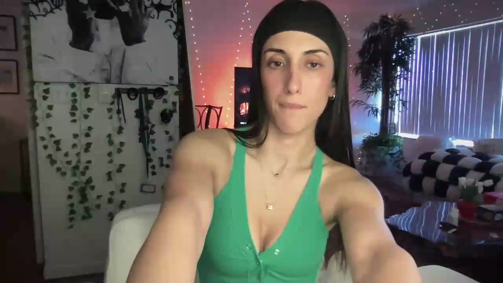 Gallery image thumbnail from LittlePersian's myfreecams stream on, 08/09/2026, 15:53 image 5 of 20
