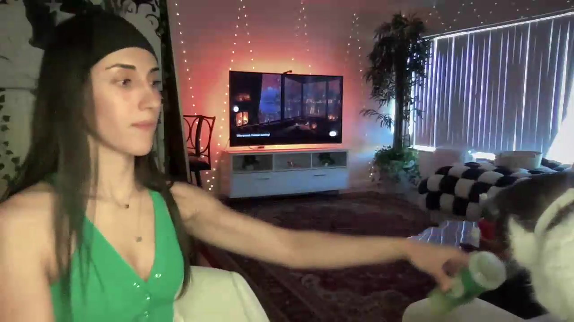 Gallery image thumbnail from LittlePersian's myfreecams stream on, 08/09/2026, 15:53 image 12 of 20