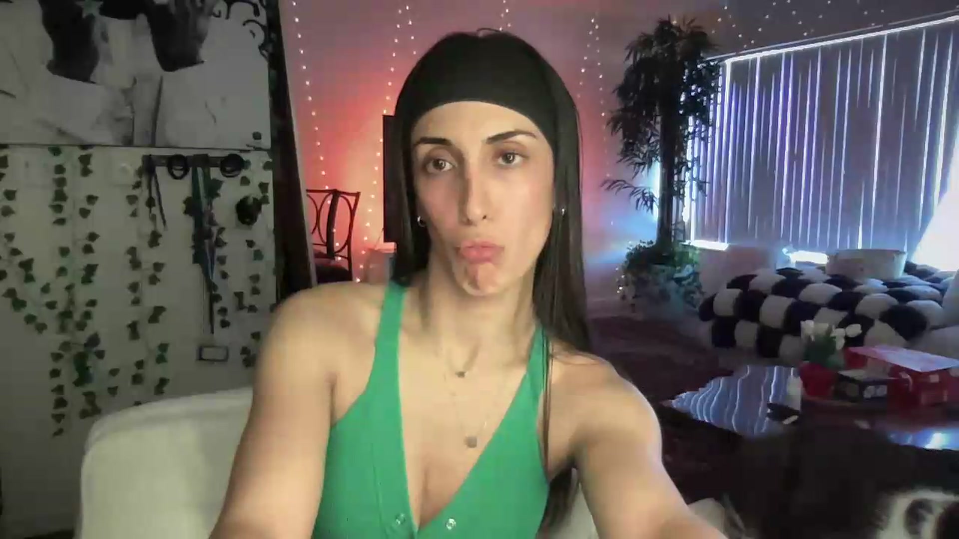 Gallery image thumbnail from LittlePersian's myfreecams stream on, 08/09/2026, 15:53 image 11 of 20