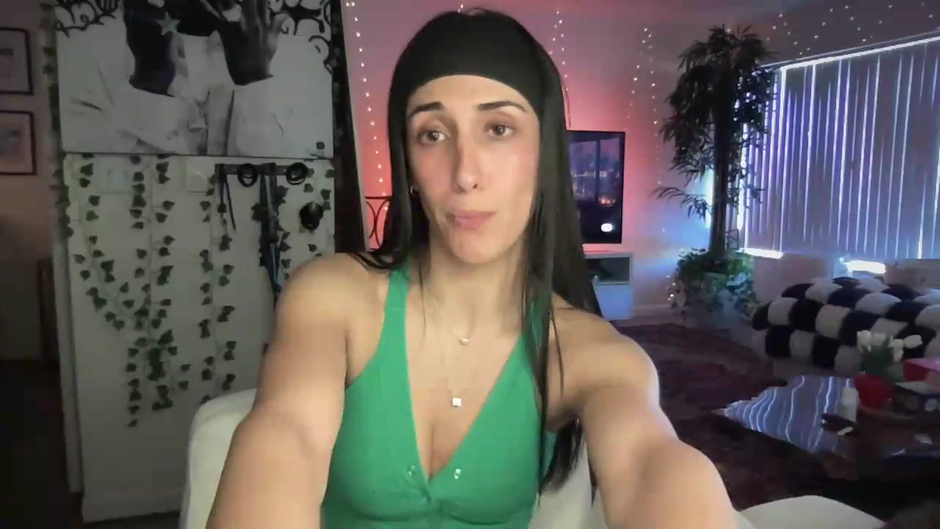 Gallery image thumbnail from LittlePersian's myfreecams stream on, 08/09/2026, 15:53 image 8 of 20