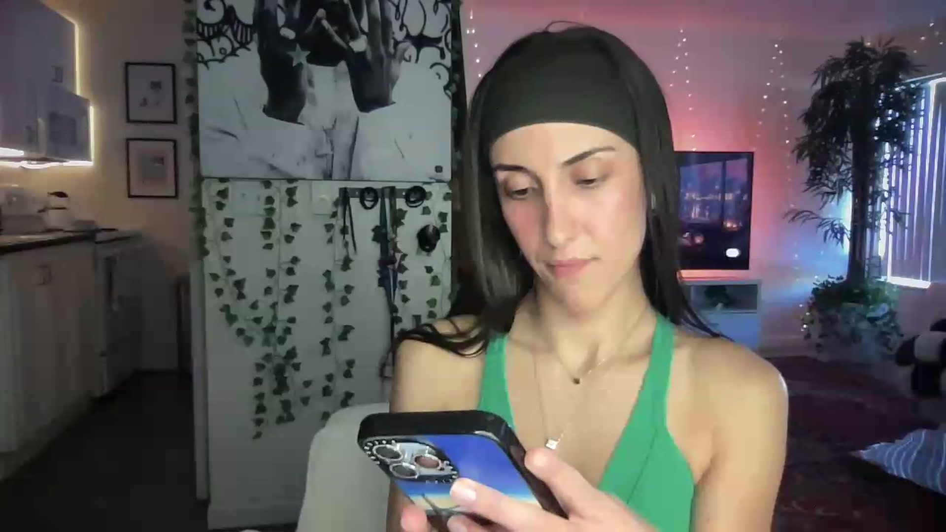 Gallery image thumbnail from LittlePersian's myfreecams stream on, 08/09/2026, 15:53 image 20 of 20